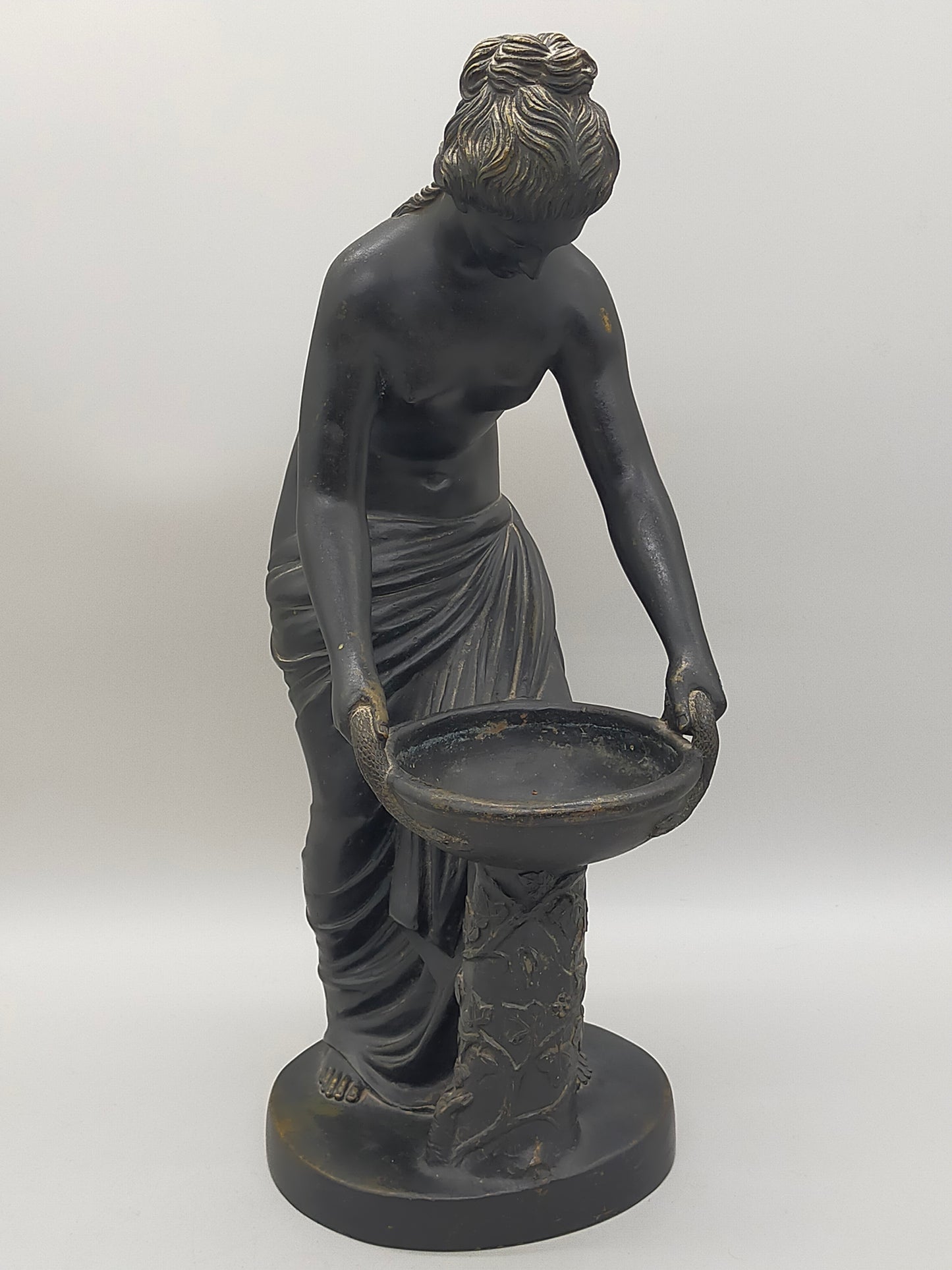Klassische Bronze Skulptur Frau mit Schale auf Ranken-Säule