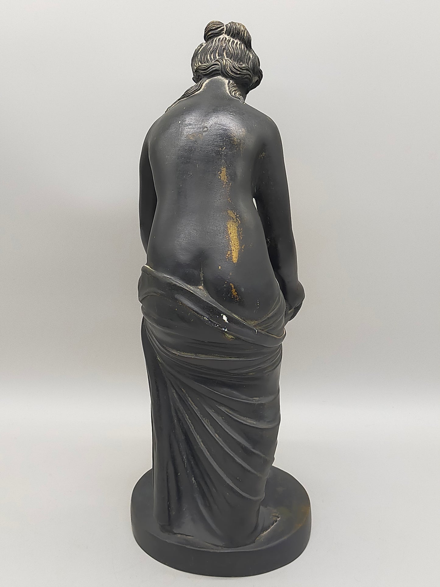 Klassische Bronze Skulptur Frau mit Schale auf Ranken-Säule