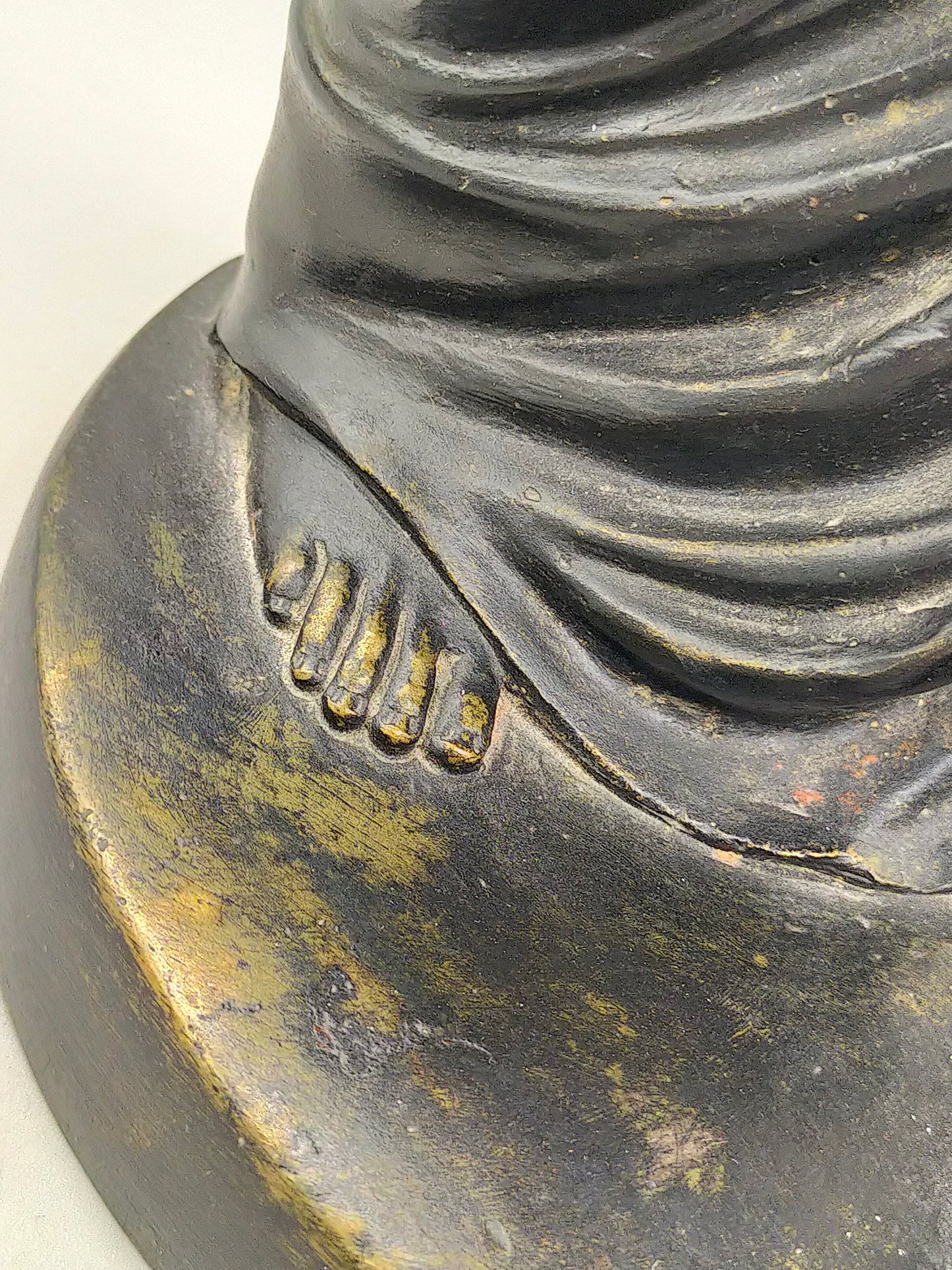 Klassische Bronze Skulptur Frau mit Schale auf Ranken-Säule