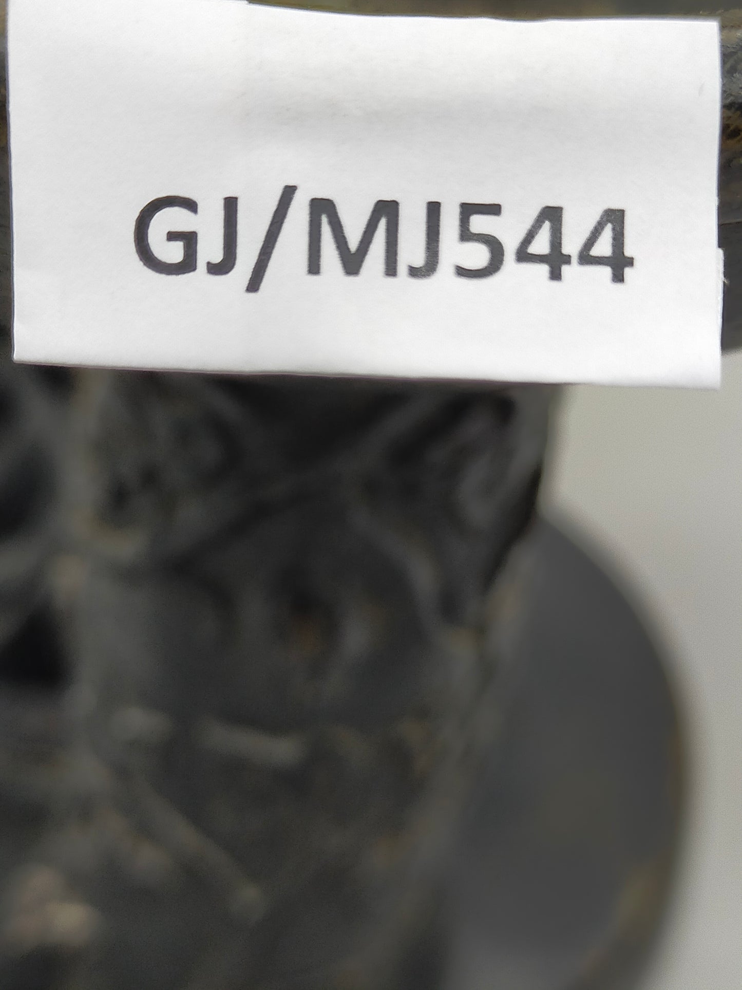 Klassische Bronze Skulptur Frau mit Schale auf Ranken-Säule