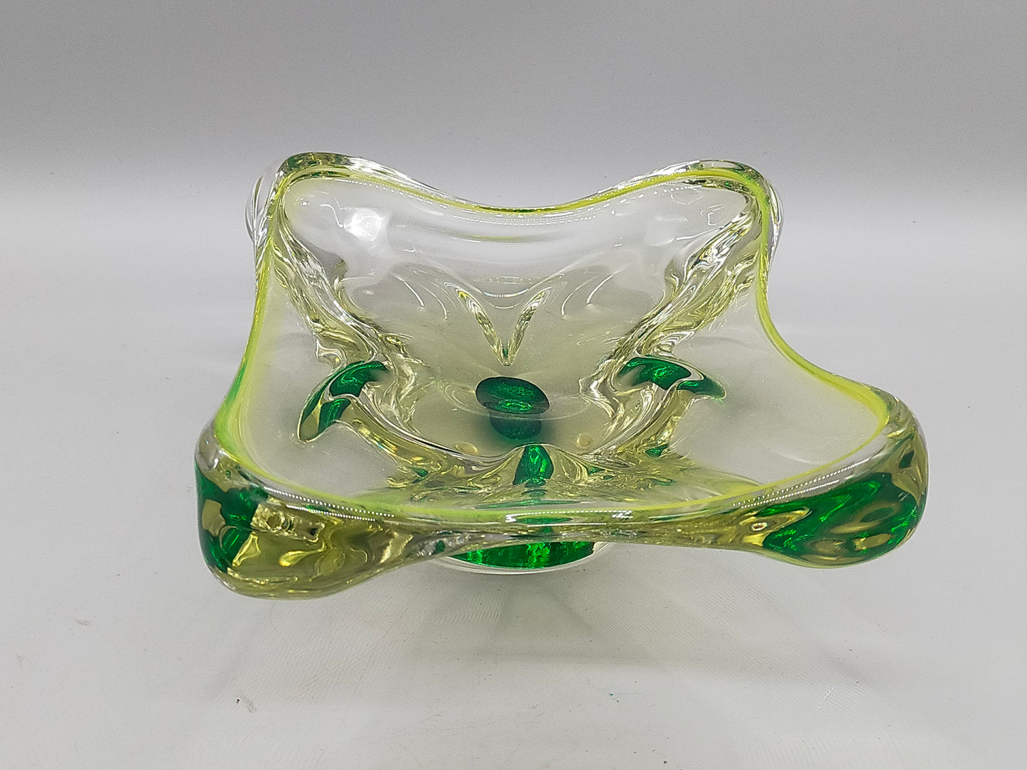 Elegante Murano Schale in Grün und Gelb Organische Form