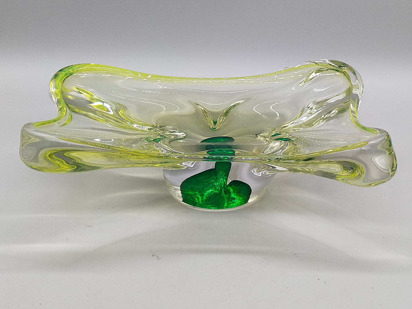 Elegante Murano Schale in Grün und Gelb Organische Form