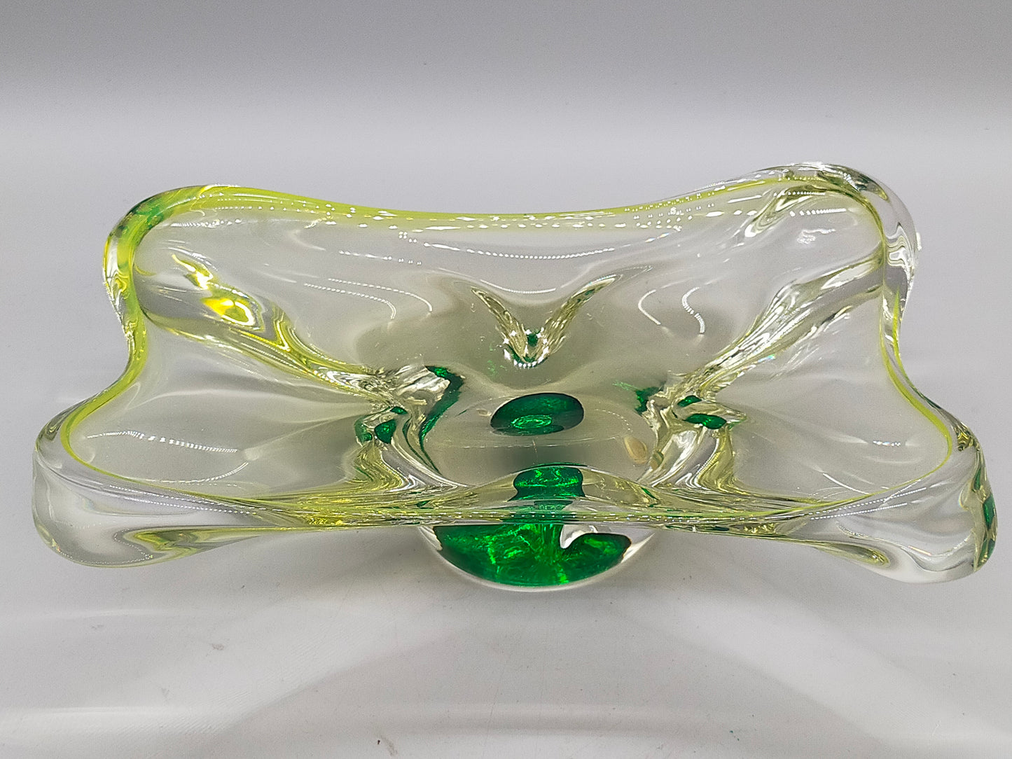 Elegante Murano Schale in Grün und Gelb Organische Form
