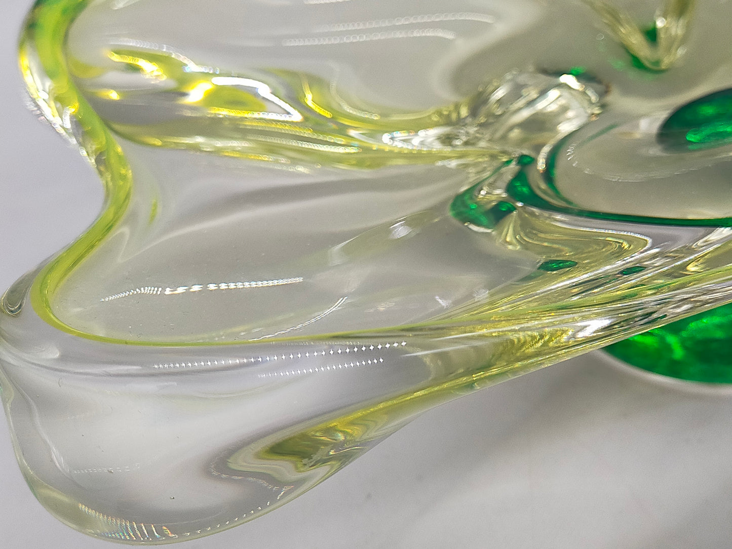 Elegante Murano Schale in Grün und Gelb Organische Form