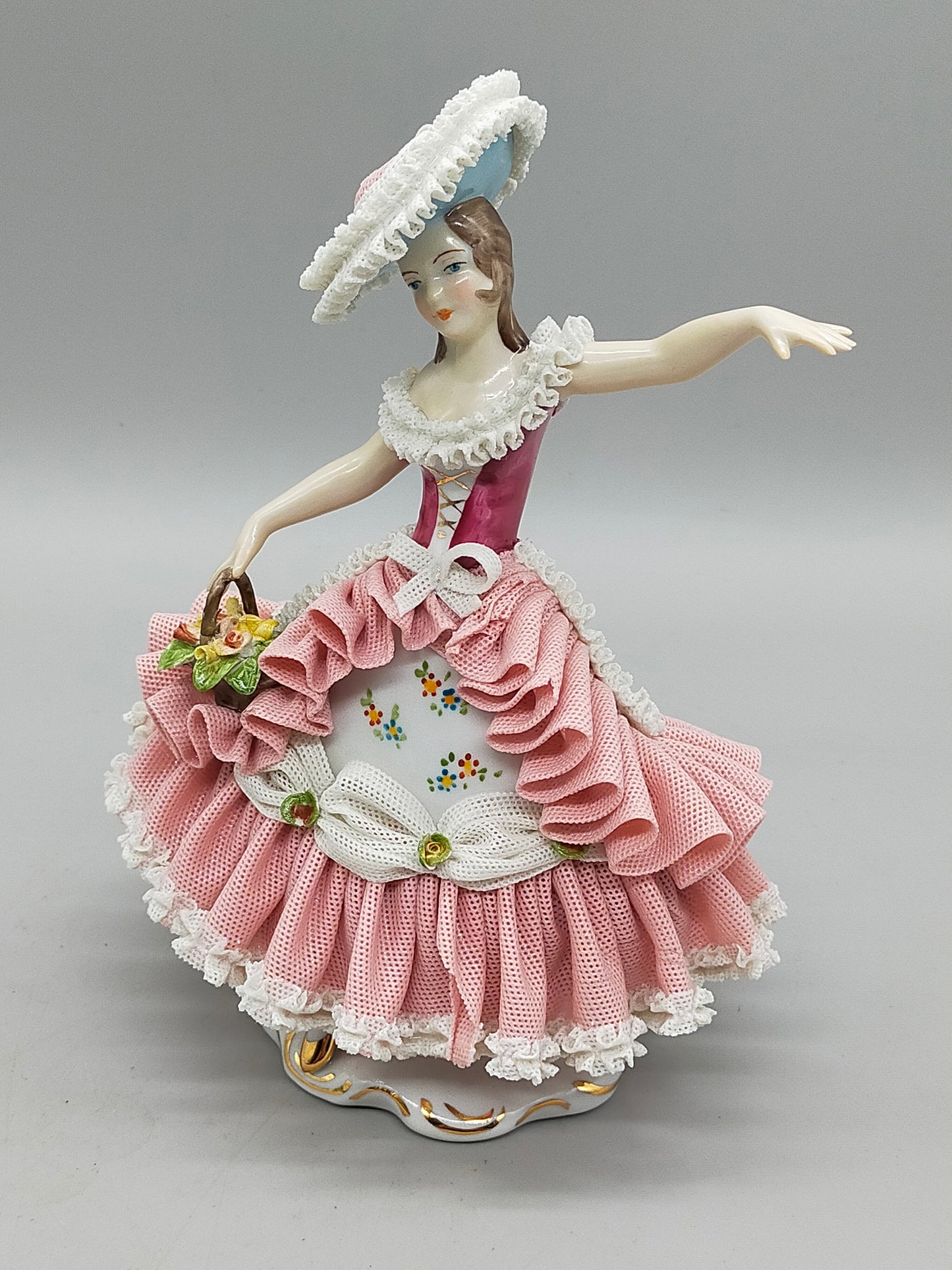 Elegante PM&M Porzellan Figur Dame mit Blumenkorb