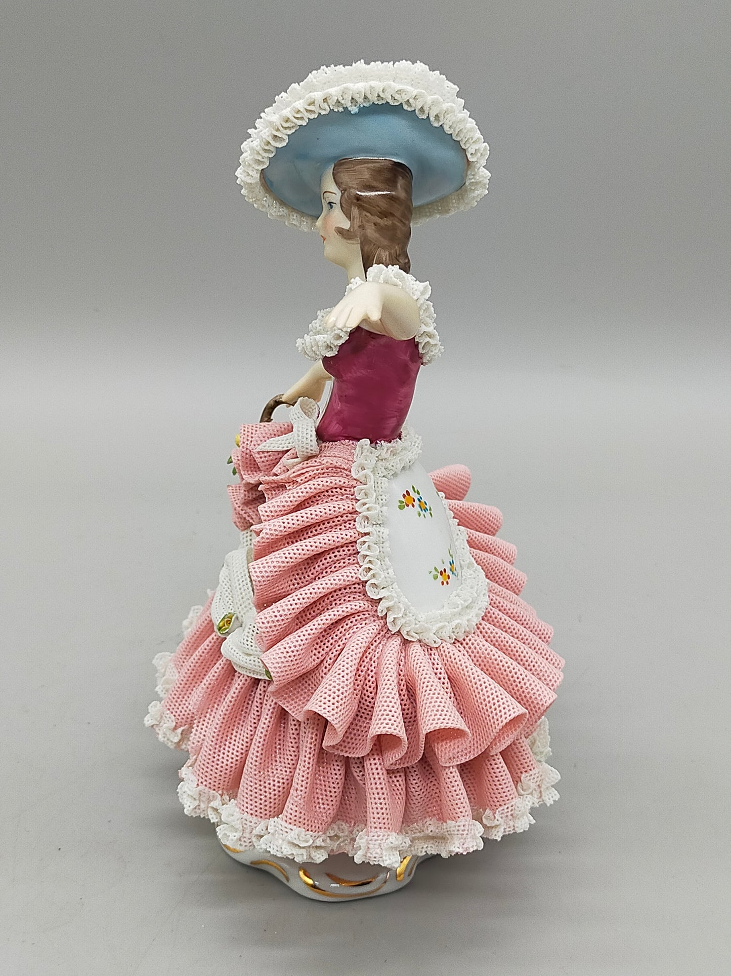 Elegante PM&M Porzellan Figur Dame mit Blumenkorb