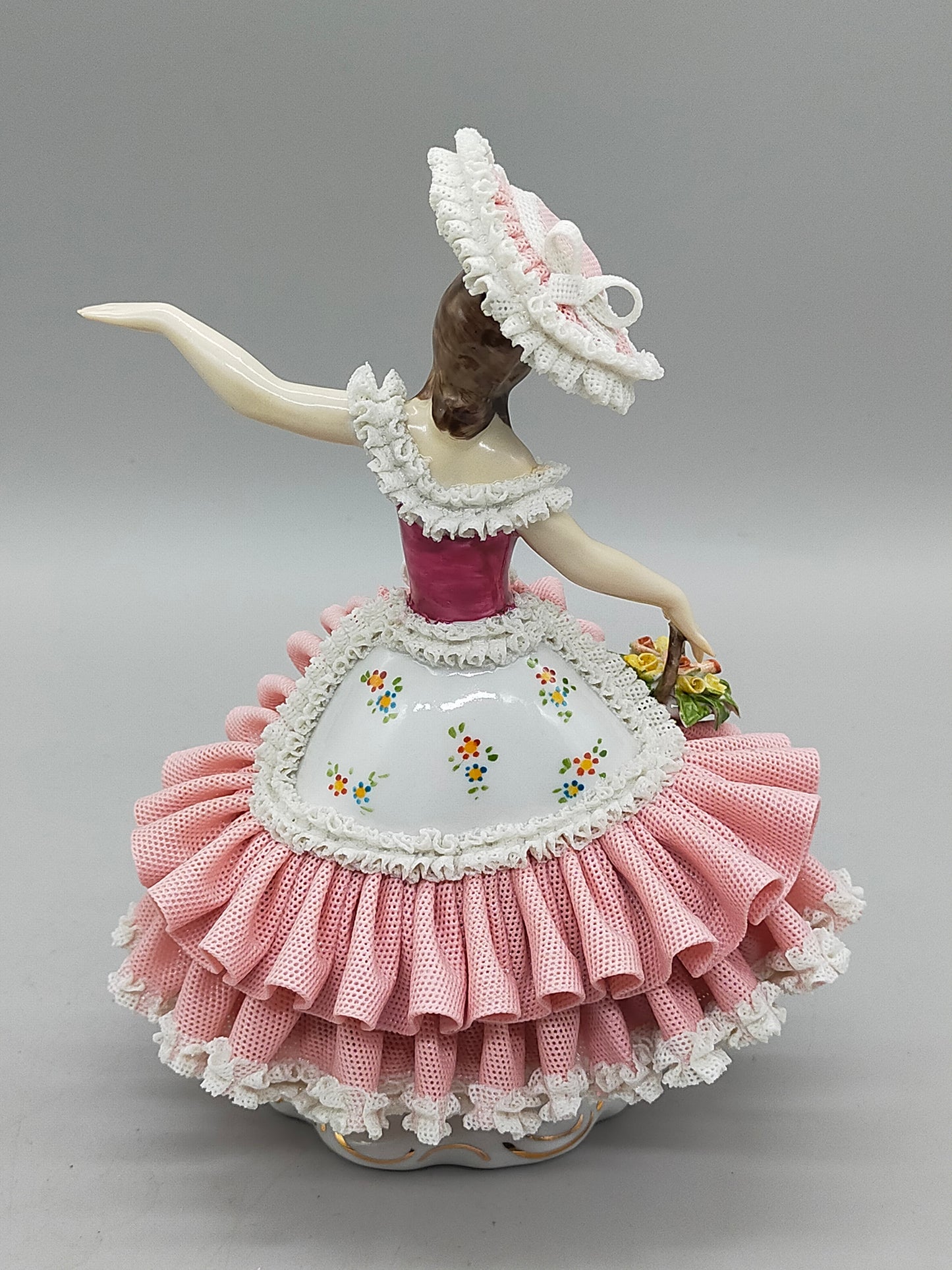 Elegante PM&M Porzellan Figur Dame mit Blumenkorb