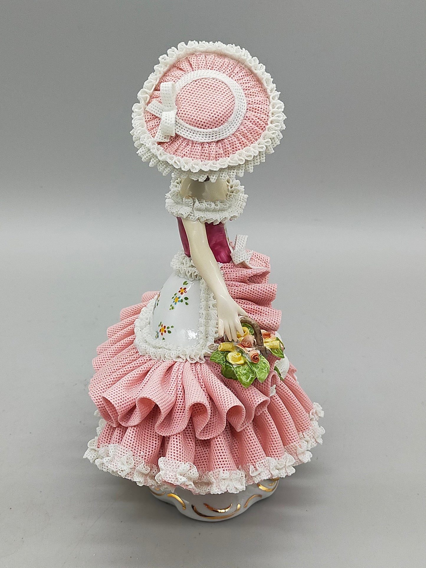 Elegante PM&M Porzellan Figur Dame mit Blumenkorb