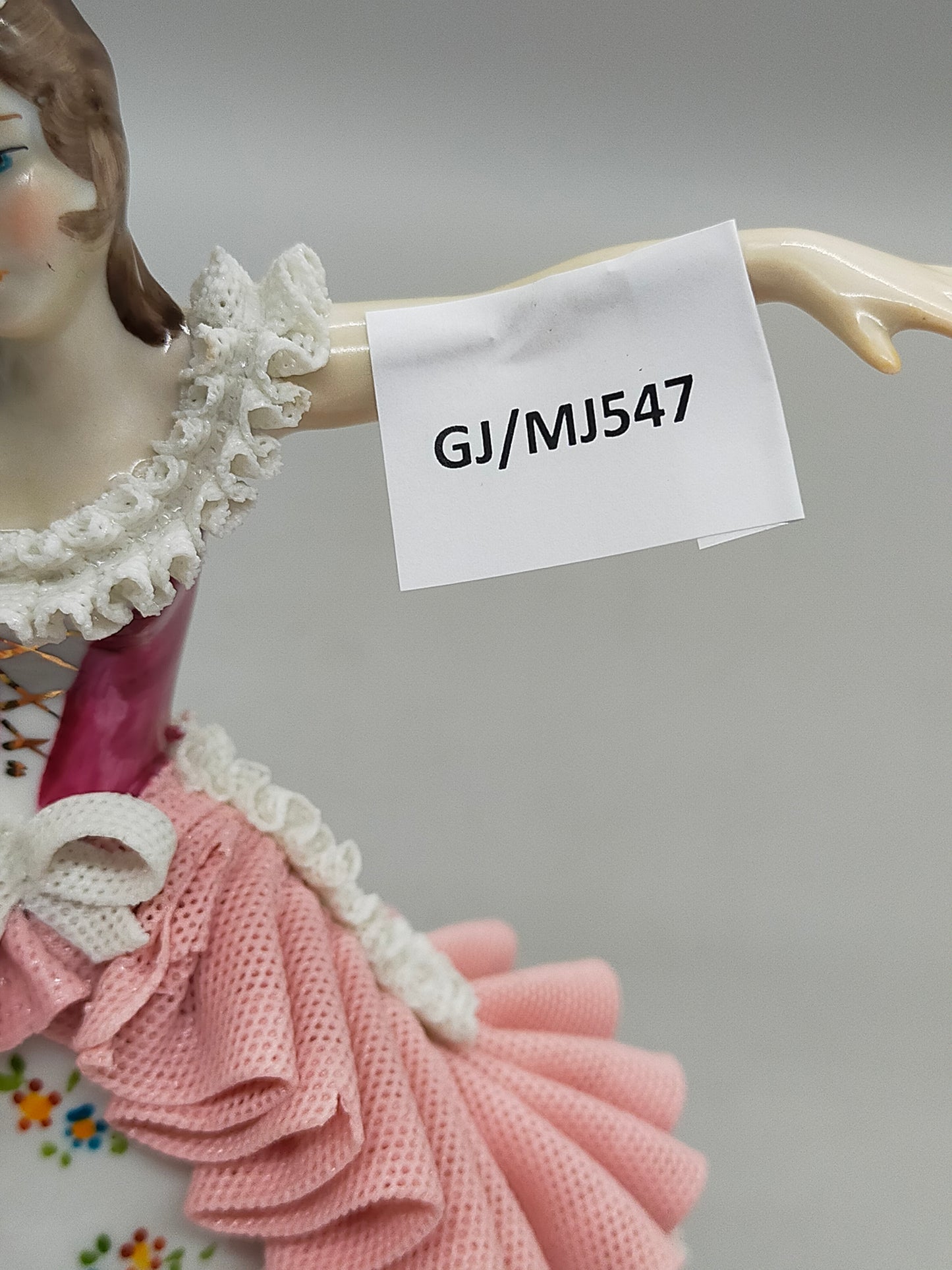 Elegante PM&M Porzellan Figur Dame mit Blumenkorb