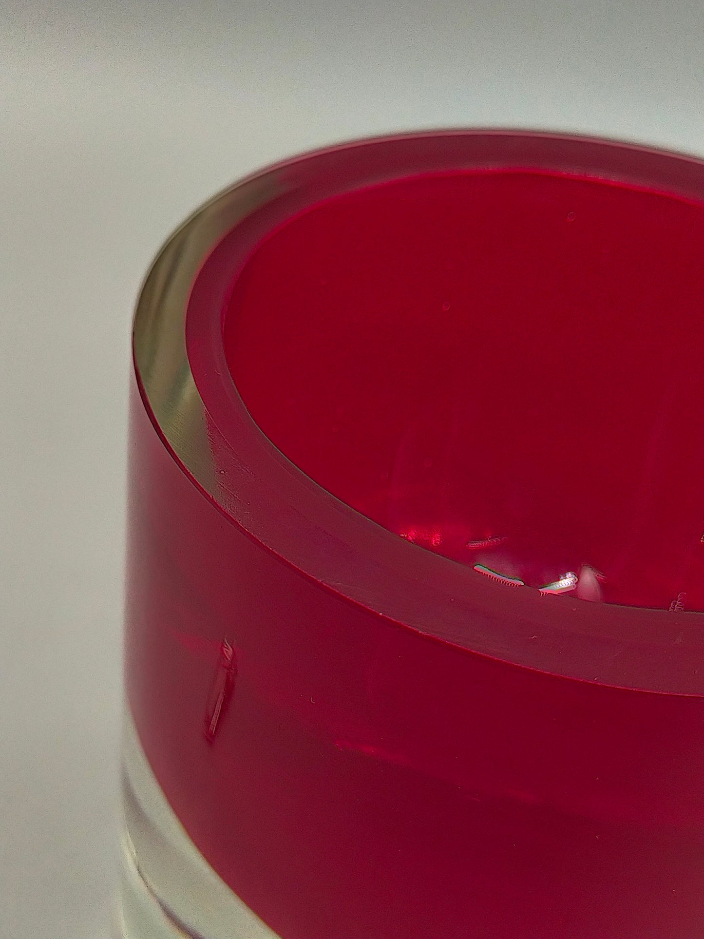 Stilvolles Murano Glaswindlicht Design in Beerenrot