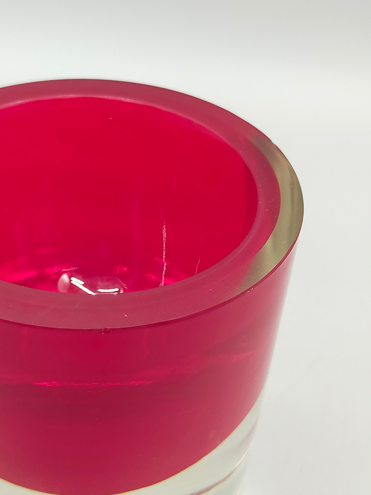 Stilvolles Murano Glaswindlicht Design in Beerenrot