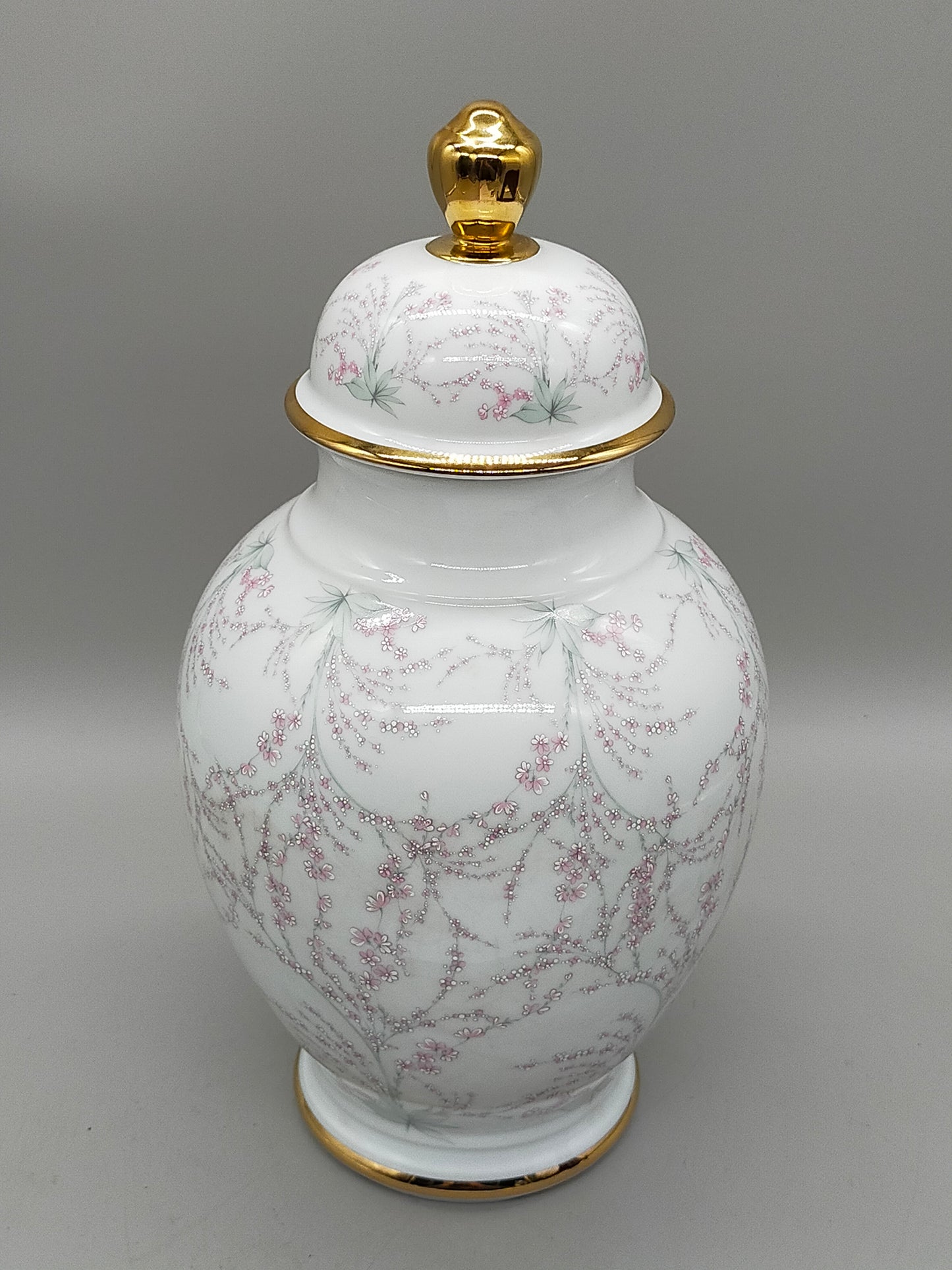 Elegante Tirschenreuth Porzellan Deckelvase Zartes Blütendesign