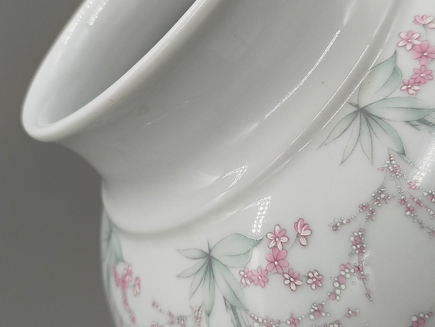 Elegante Tirschenreuth Porzellan Deckelvase Zartes Blütendesign