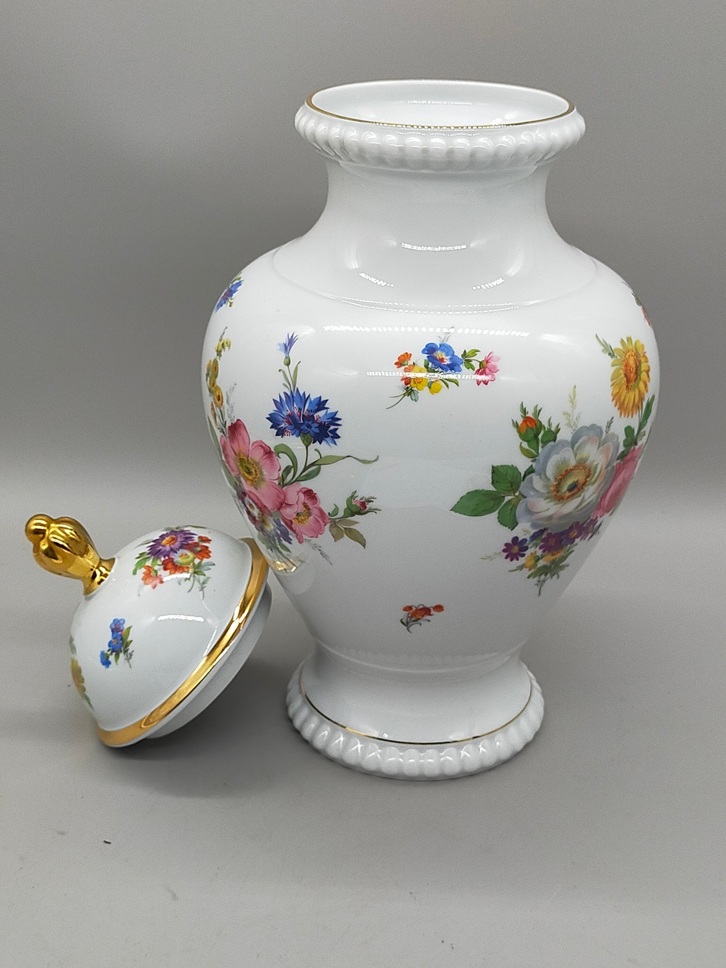 Bareuther Bavaria Porzellan Prunkvase Florales Dekor & Goldrand