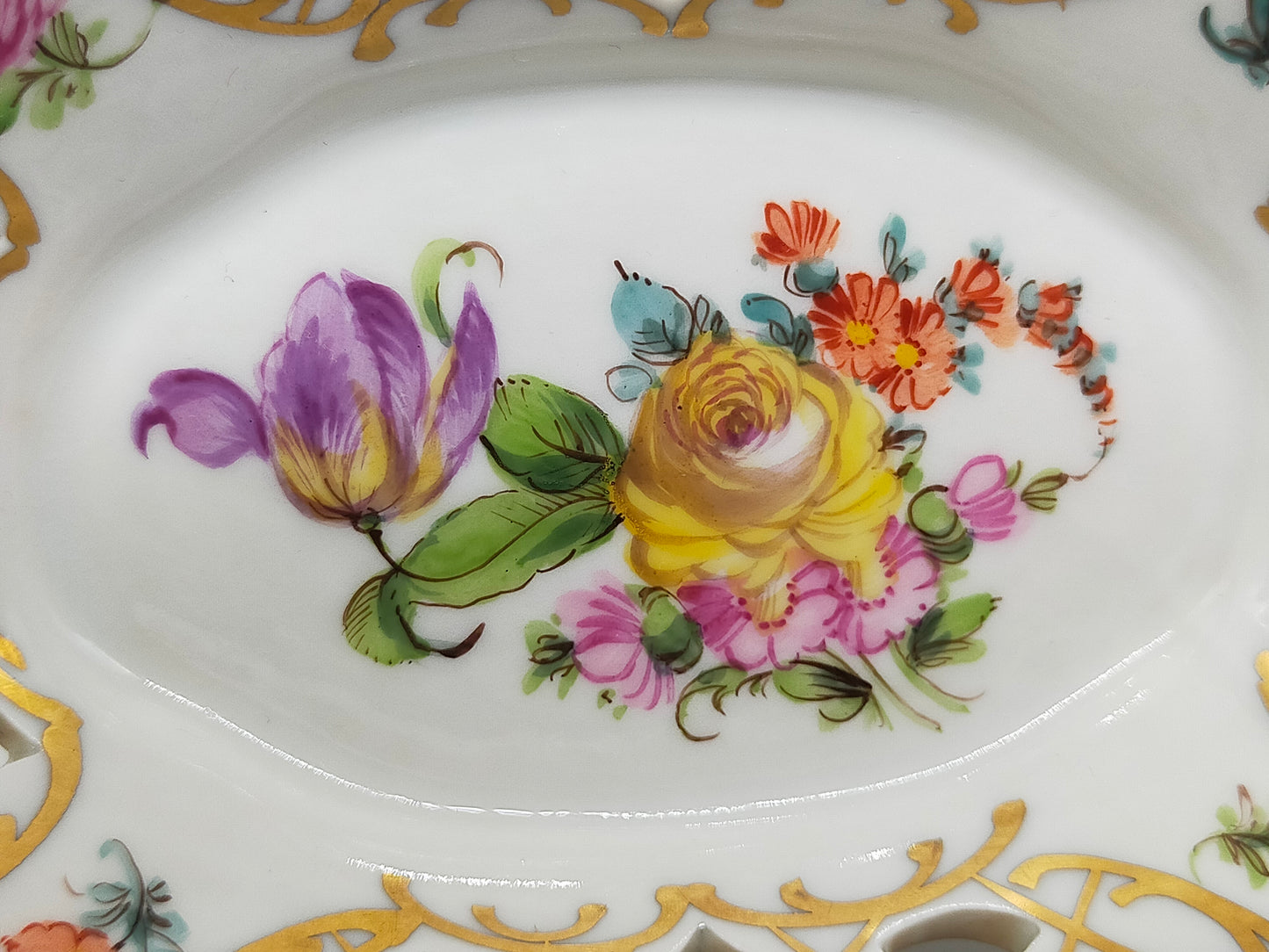 Prunkvolle Dresden Porzellan Schale Durchbruchdesign mit Blüten