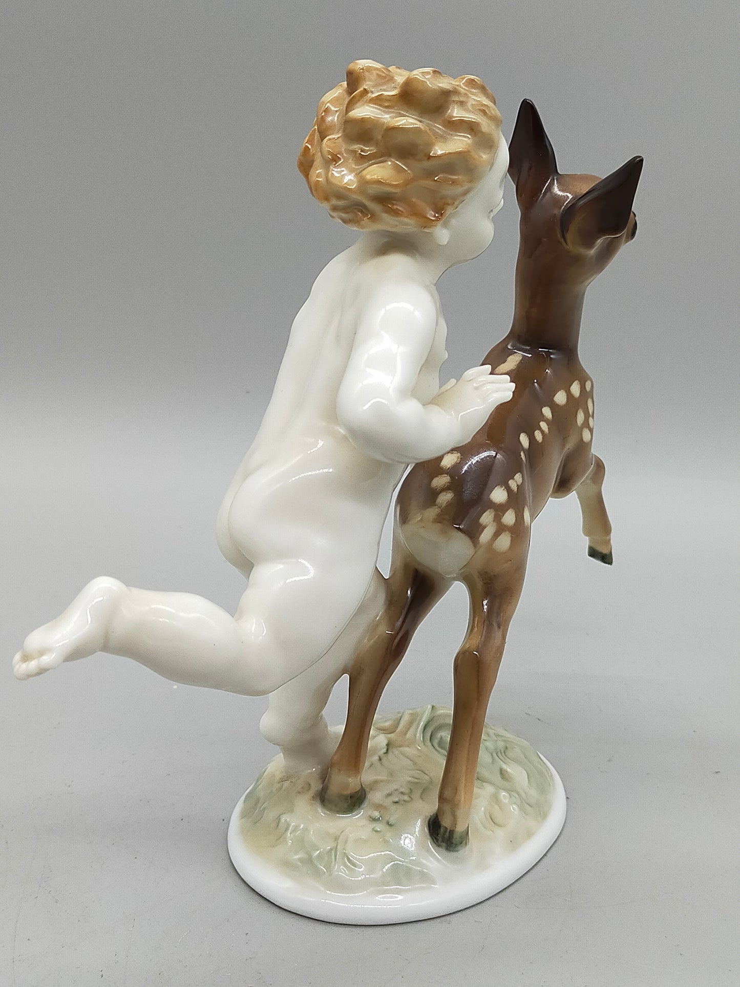 Hutschenreuther Porzellanfigur Putto mit Reh Karl Tutter Kunstabteilung
