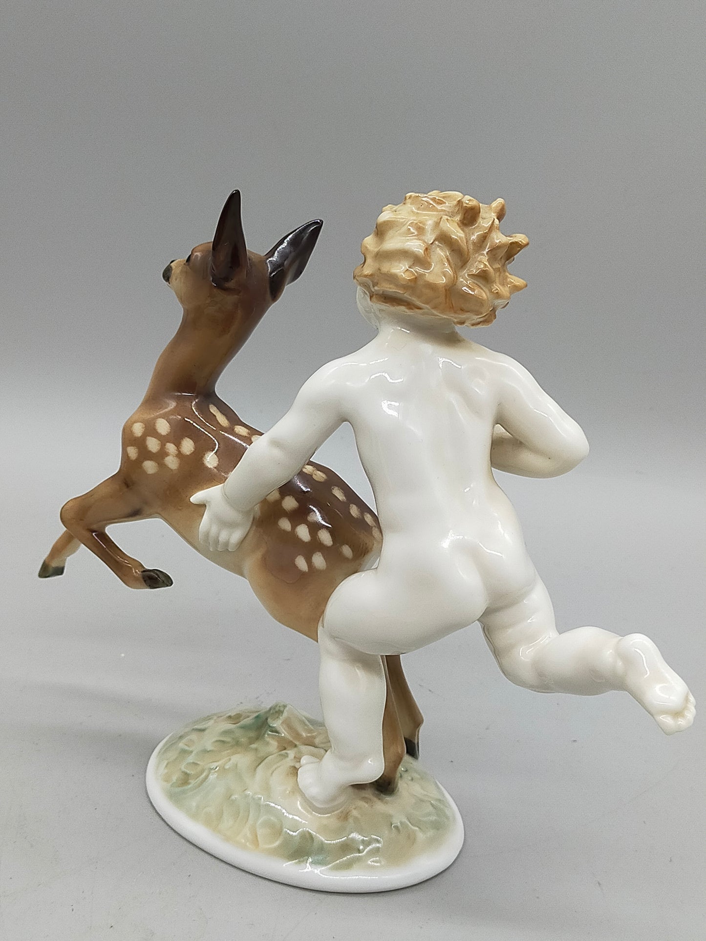 Hutschenreuther Porzellanfigur Putto mit Reh Karl Tutter Kunstabteilung