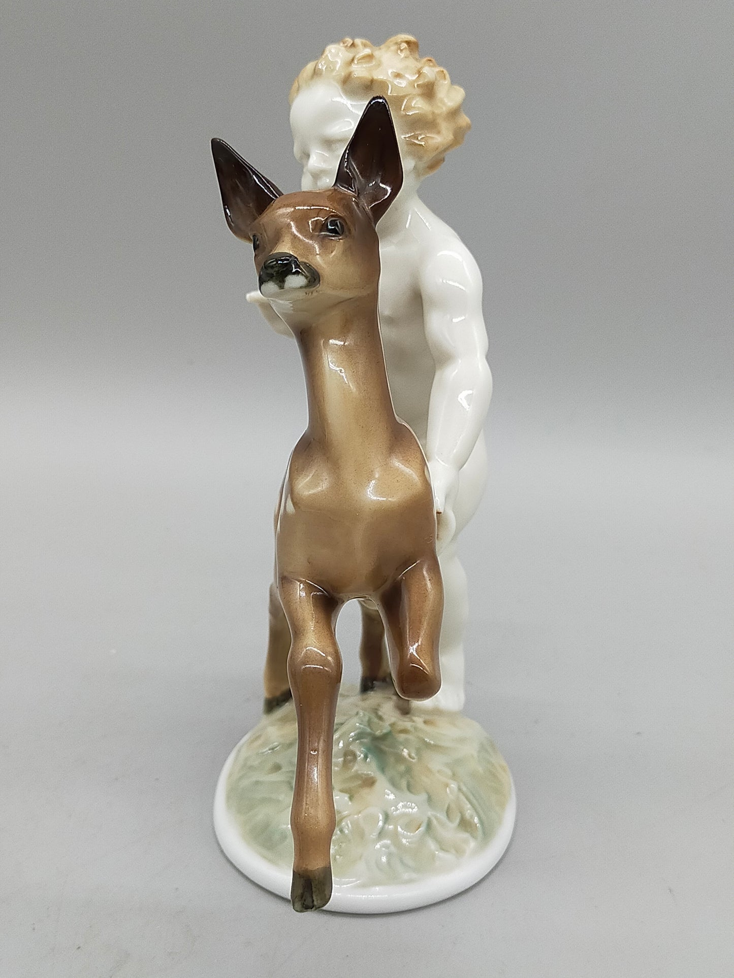 Hutschenreuther Porzellanfigur Putto mit Reh Karl Tutter Kunstabteilung