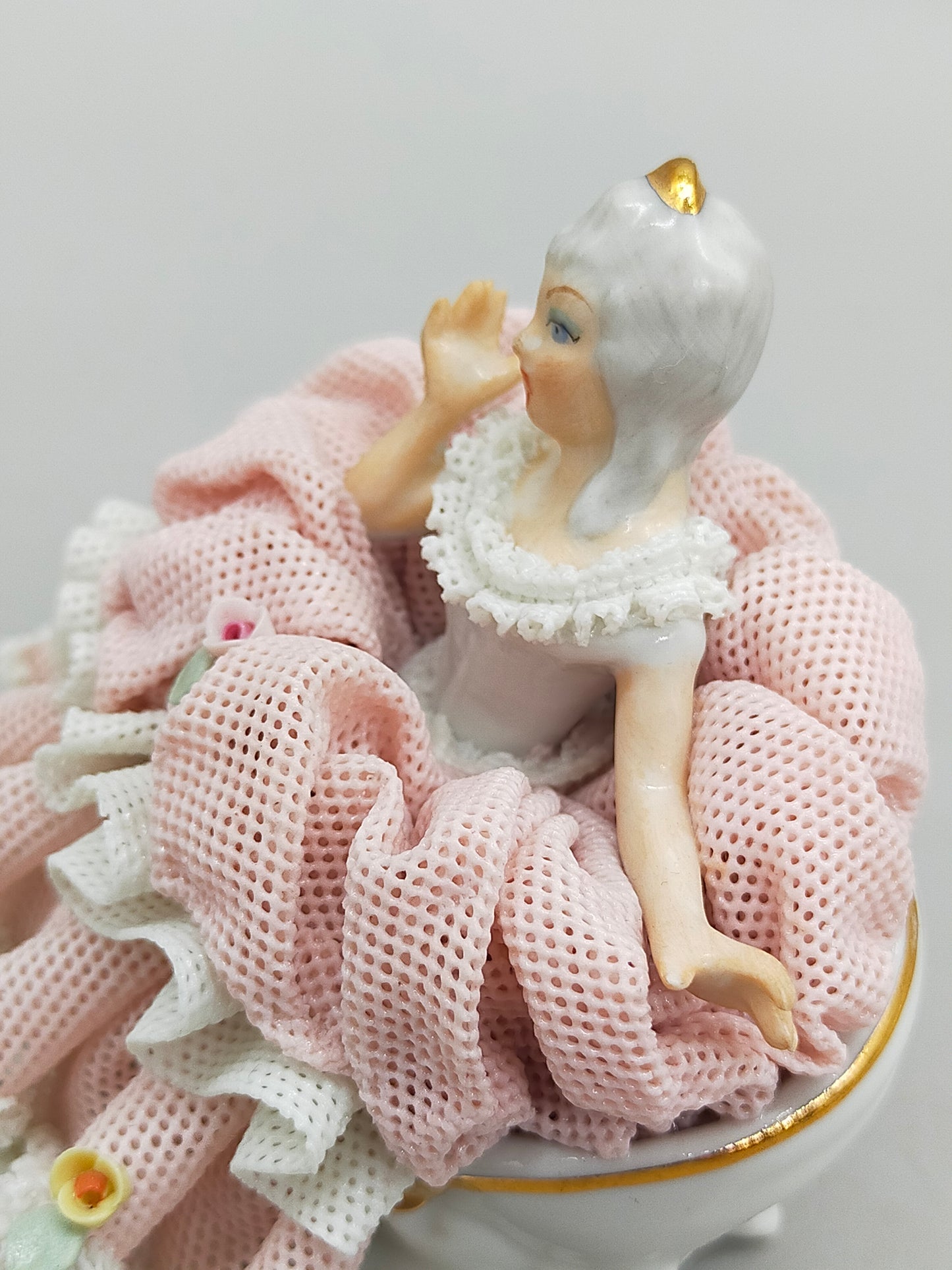 Dresdner Porzellanfigur Rokoko Dame im Spitzenkleid Handarbeit