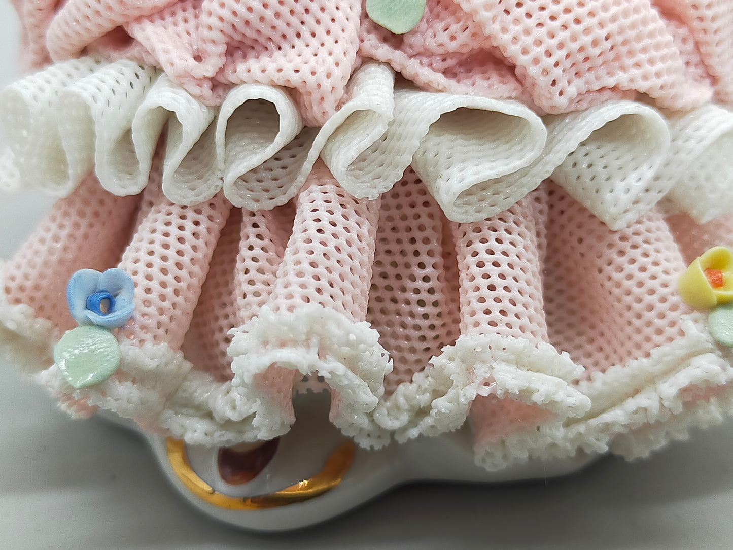 Dresdner Porzellanfigur Rokoko Dame im Spitzenkleid Handarbeit