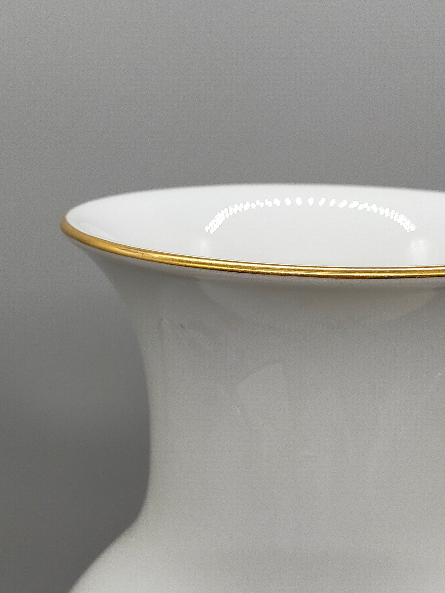 KPM Berlin Porzellan Vase mit Rosen Dekor und Goldrand