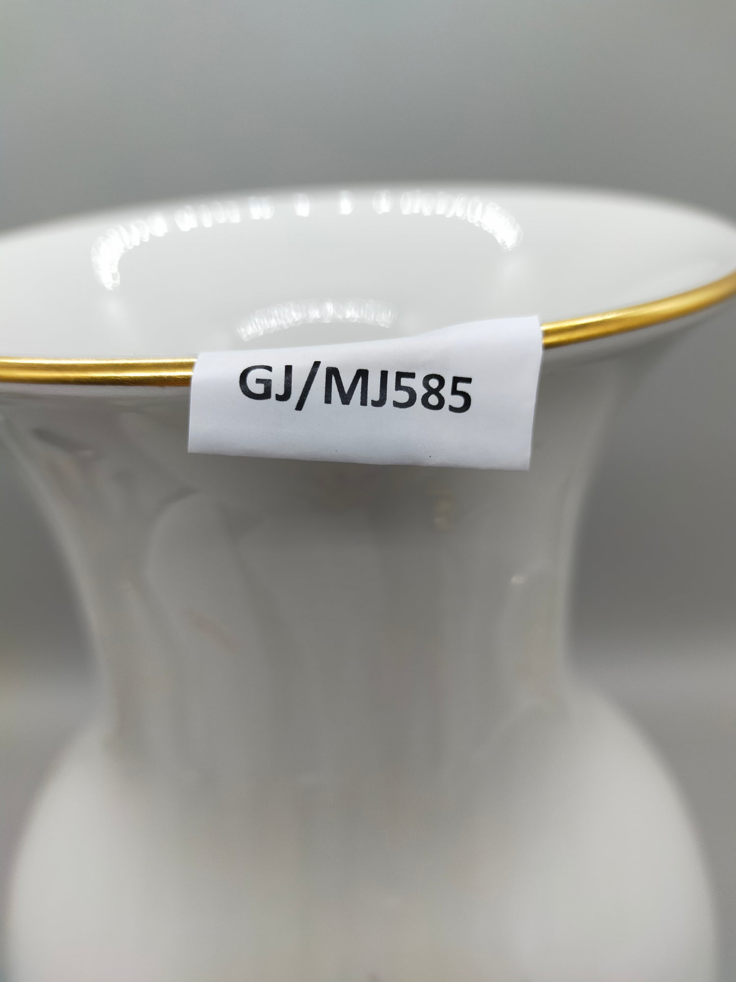 KPM Berlin Porzellan Vase mit Rosen Dekor und Goldrand