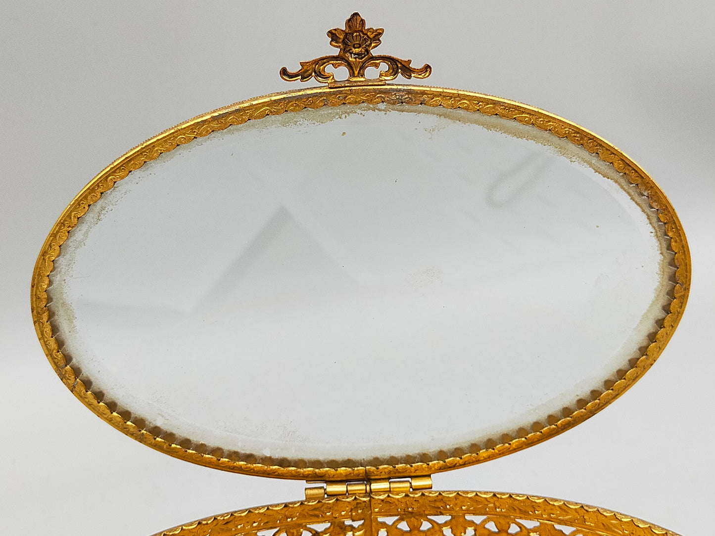 Antike Vintage Schmuckschatulle mit Glasdeckel und Rosen-Dekor