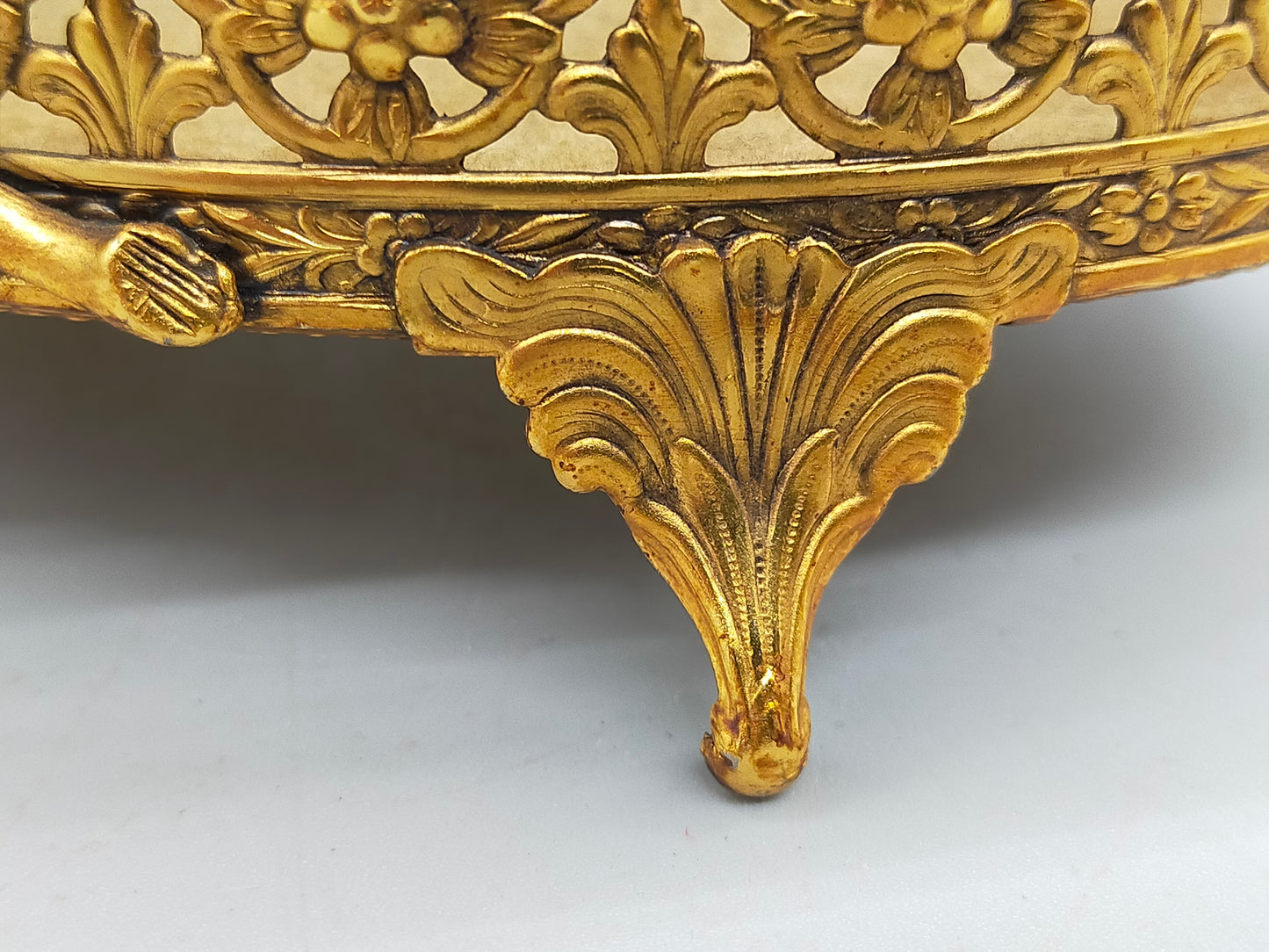 Antike Vintage Schmuckschatulle mit Glasdeckel und Rosen-Dekor