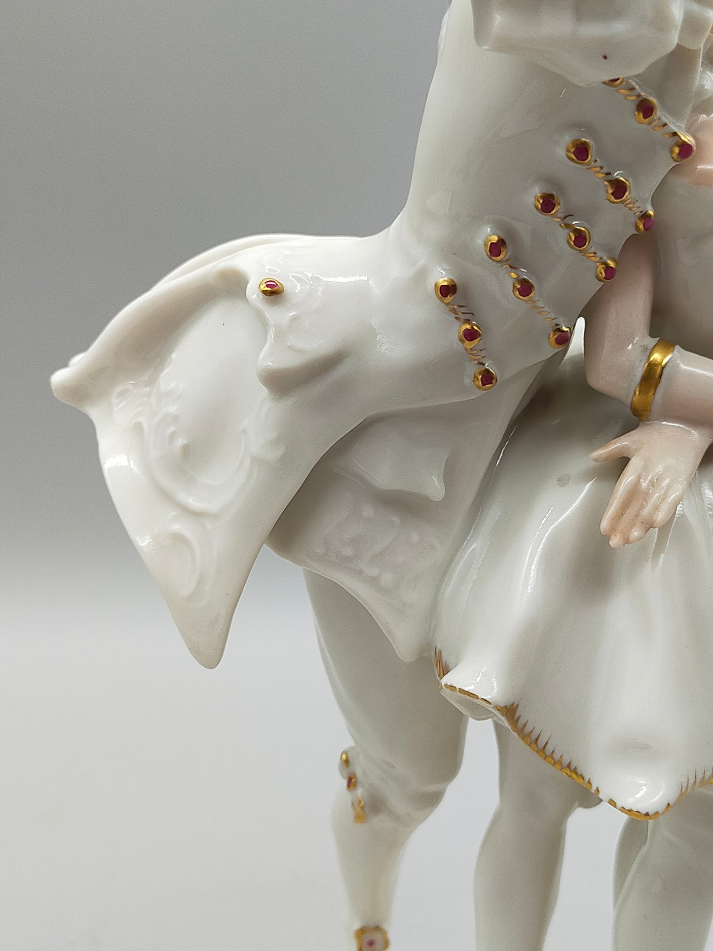 Hutschenreuther Porzellanfigur „Der Kuss“ von Karl Tutter