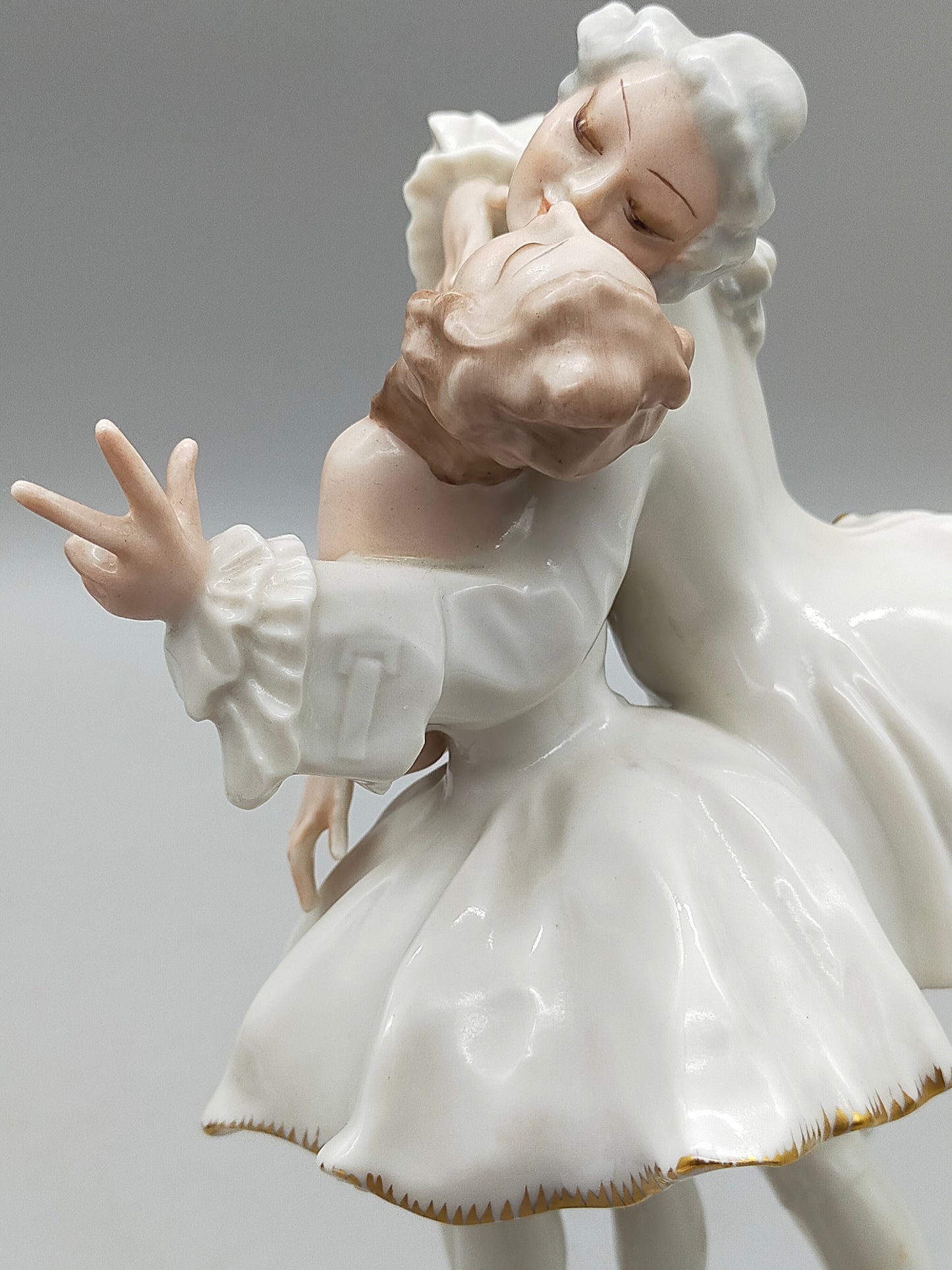 Hutschenreuther Porzellanfigur „Der Kuss“ von Karl Tutter