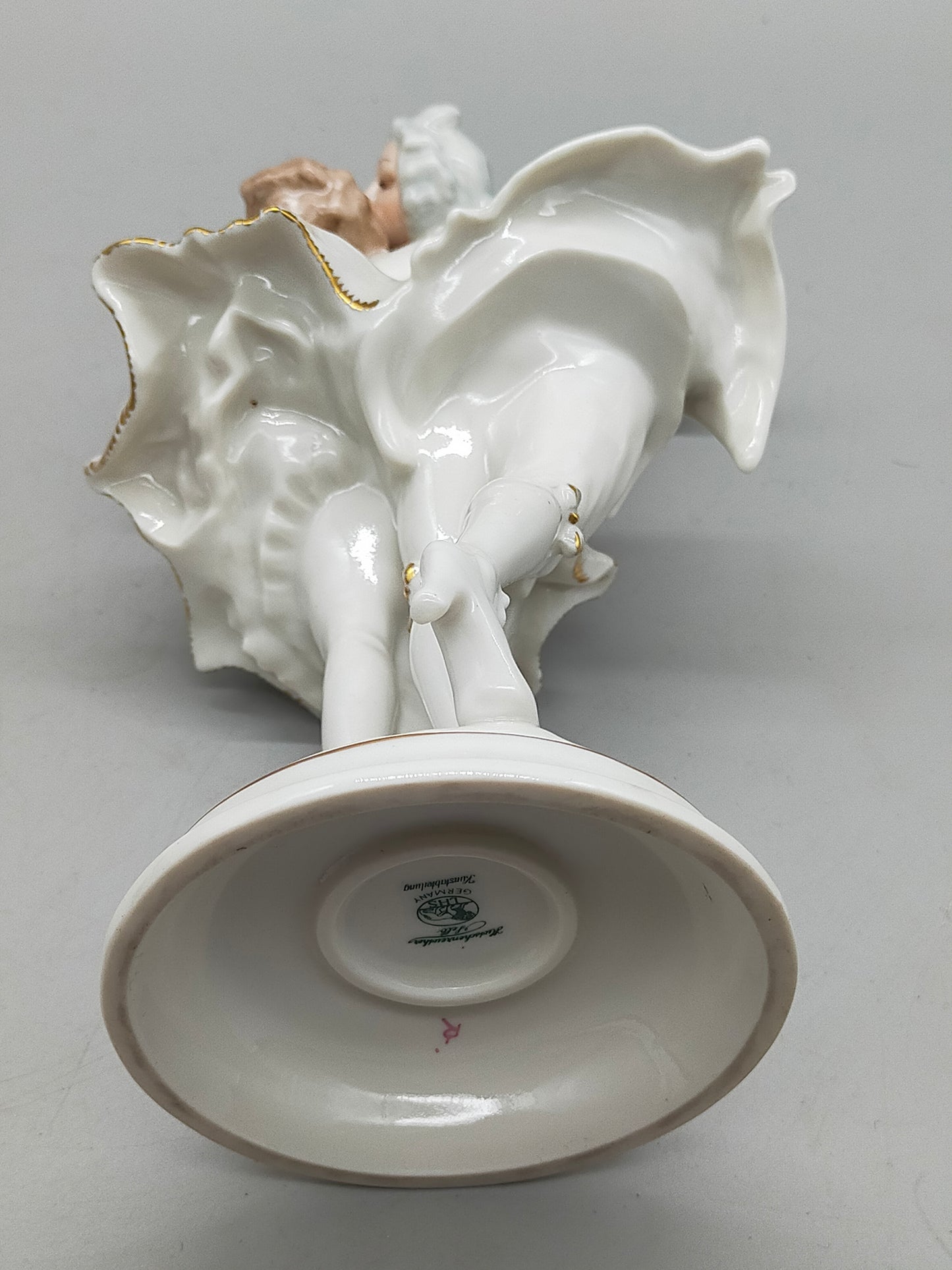 Hutschenreuther Porzellanfigur „Der Kuss“ von Karl Tutter