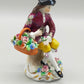 Sitzendorf Porzellan Figur Kavalier mit Blumenkorb Handbemalt