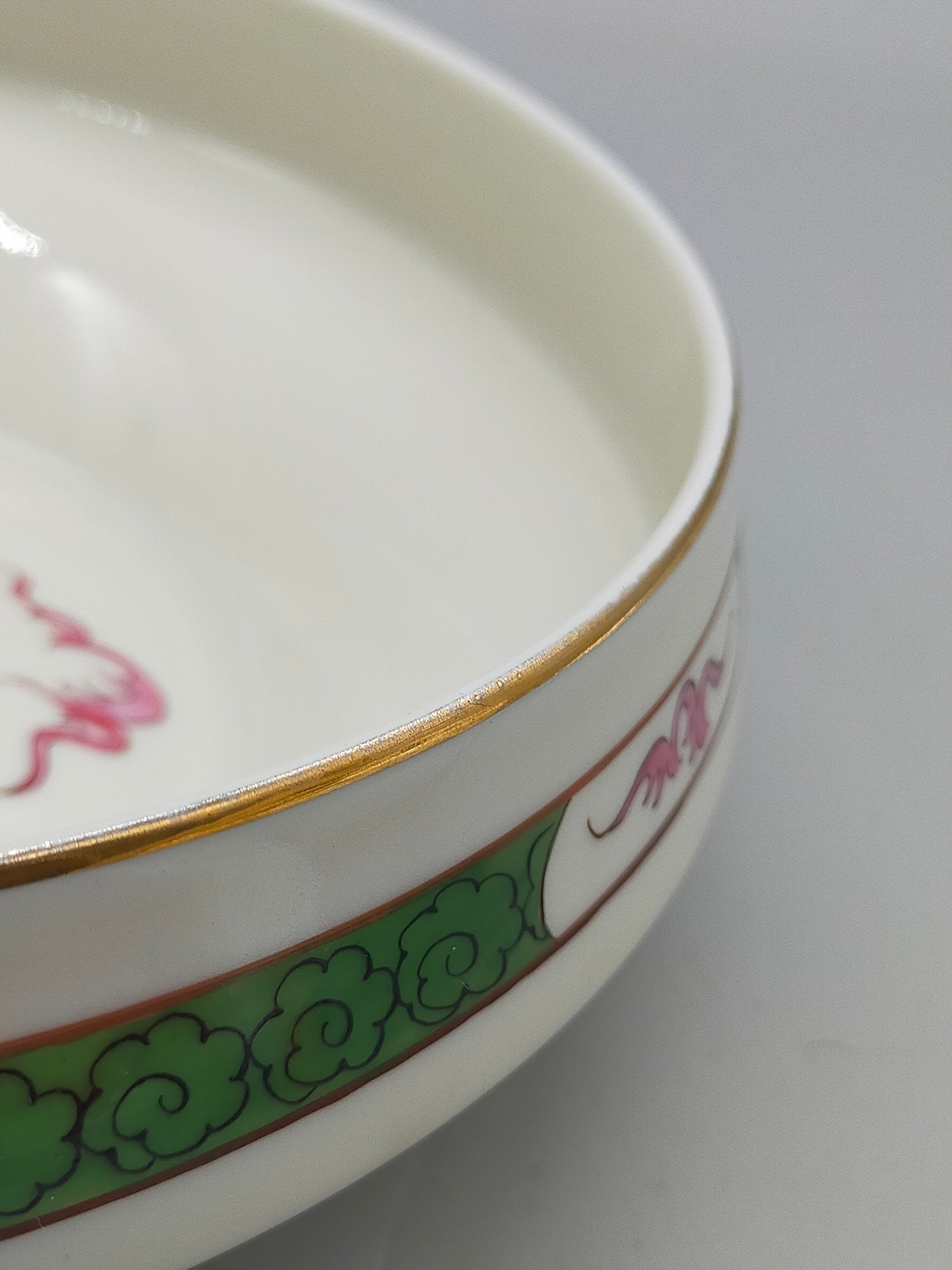 Lichte Porzellan Schale Grüner Drache – Edles Design