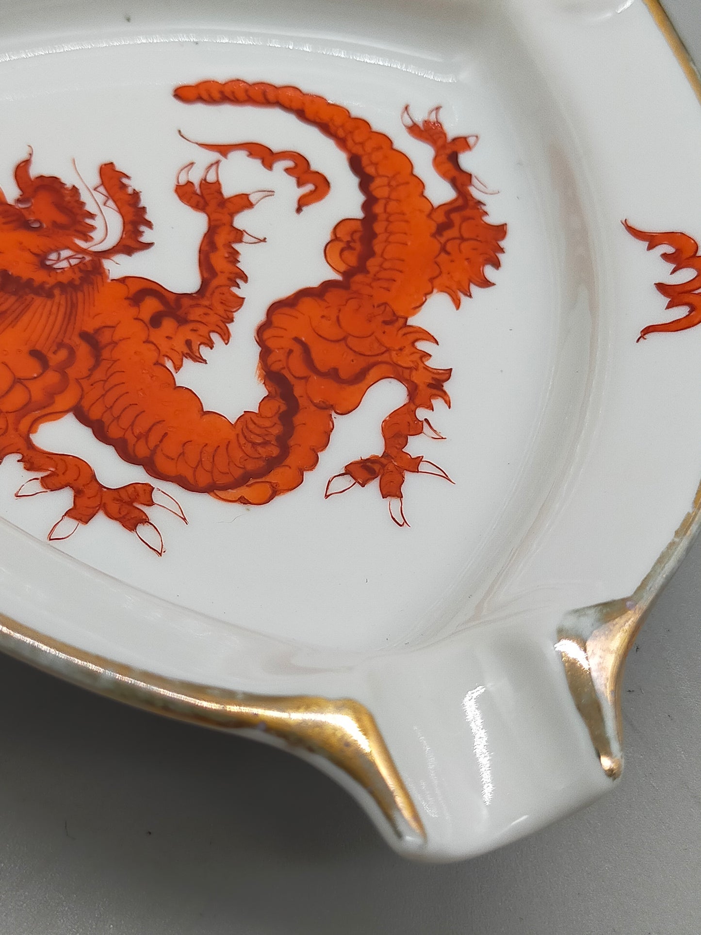 PGH Meißen Porzellan Set Roter Ming Drache mit edlem Goldrand