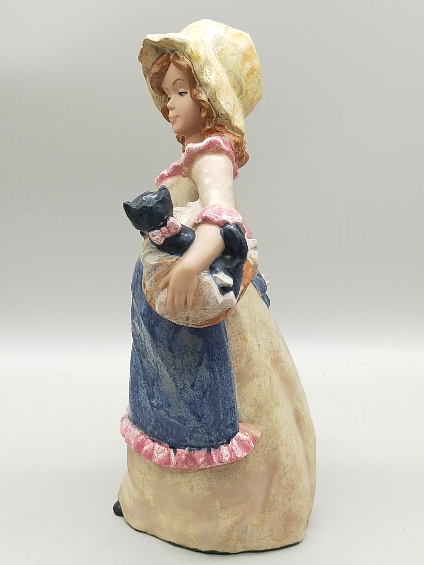 Keramik Figur Mädchen mit Katze Handbemalte Vintage Dekoration
