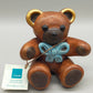 Original THUN Keramik Teddy Bär mit blauer Schleife