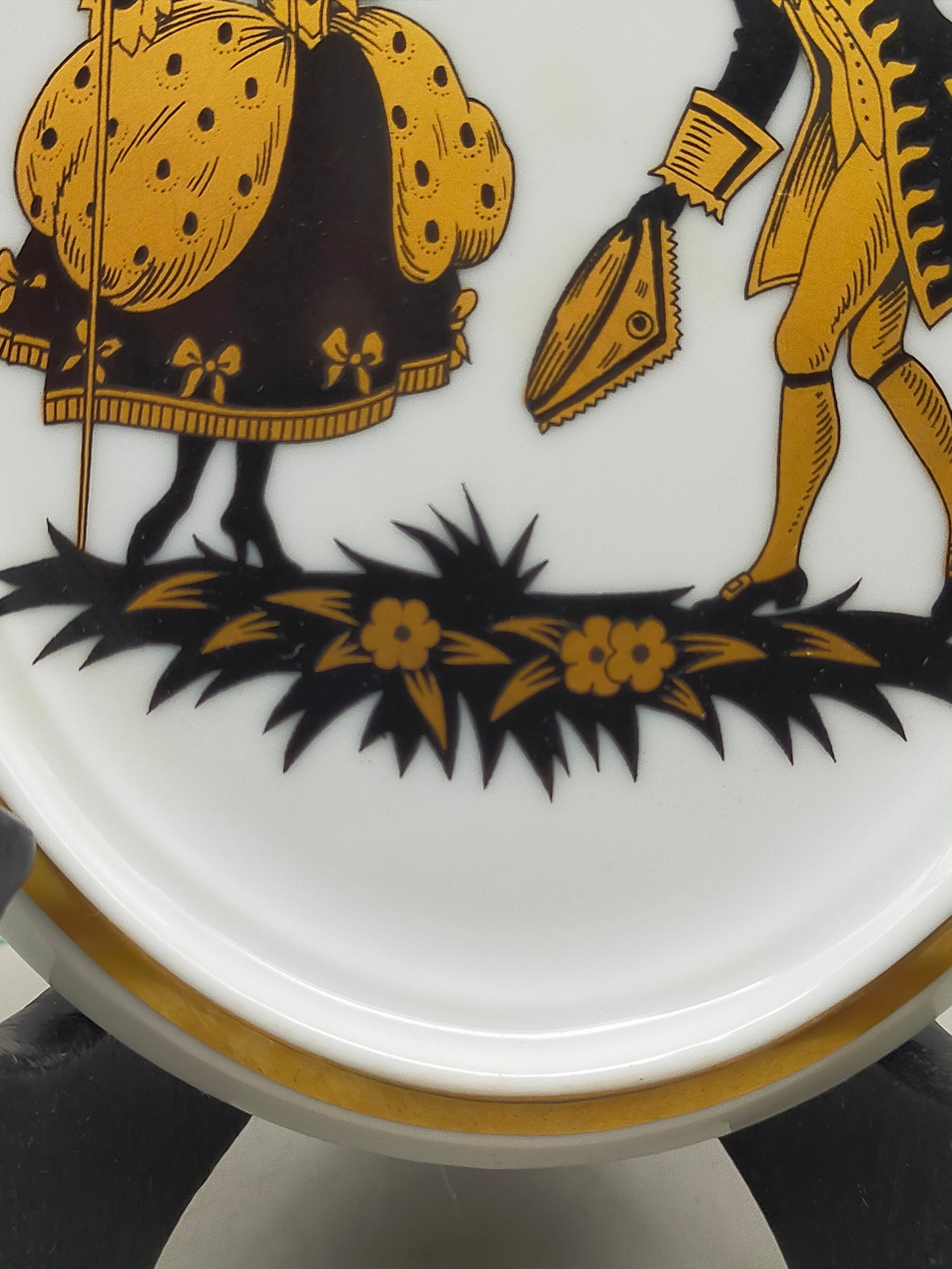 Elegantes Silhouette Porzellanbild Rokoko Paar mit Goldrand