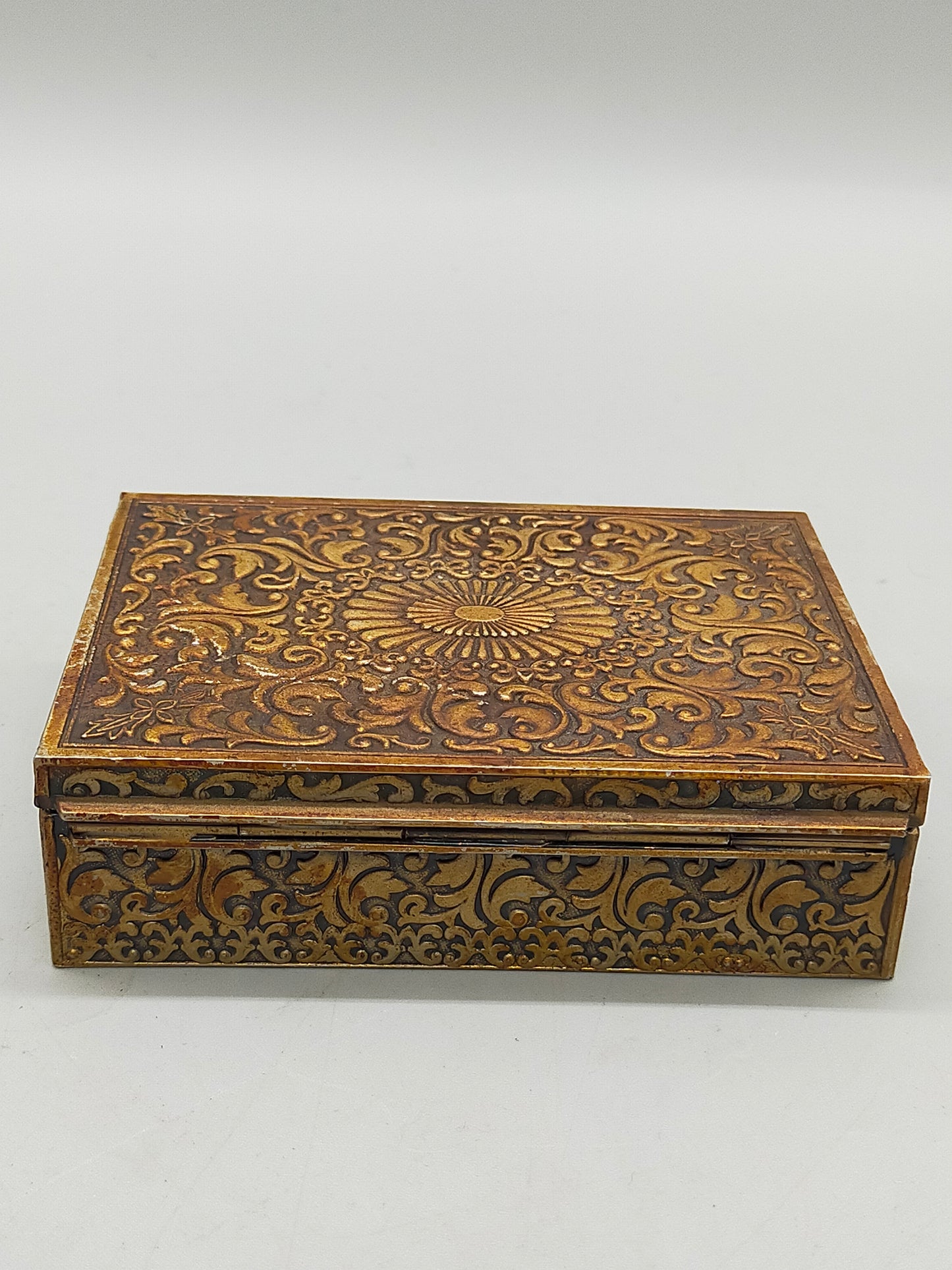 Antike Schatulle mit Ornamenten Vintage Messingdose