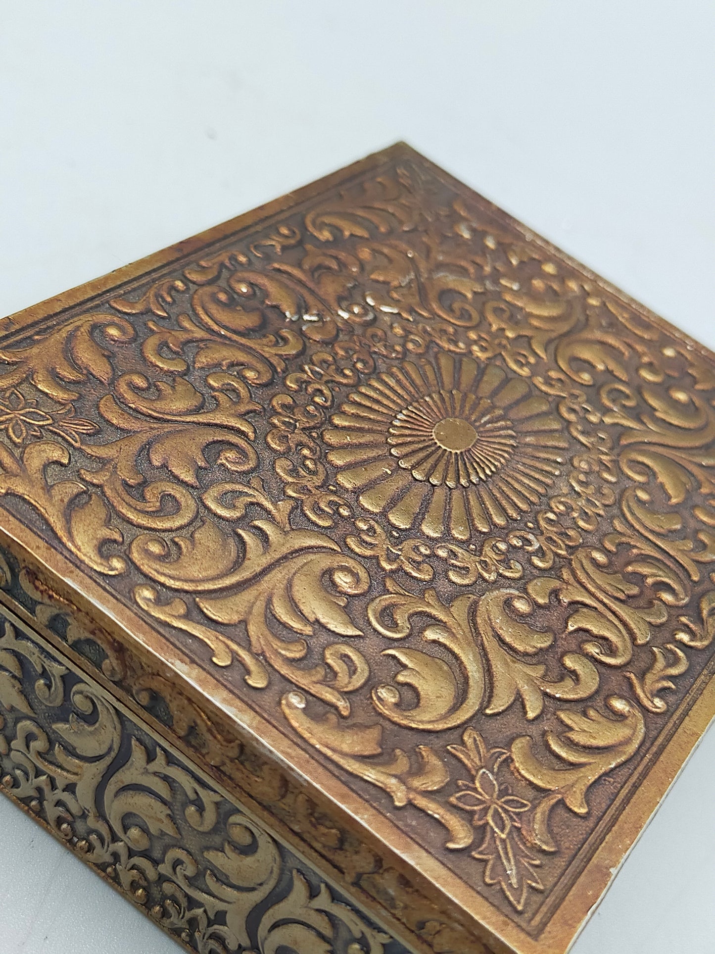 Antike Schatulle mit Ornamenten Vintage Messingdose