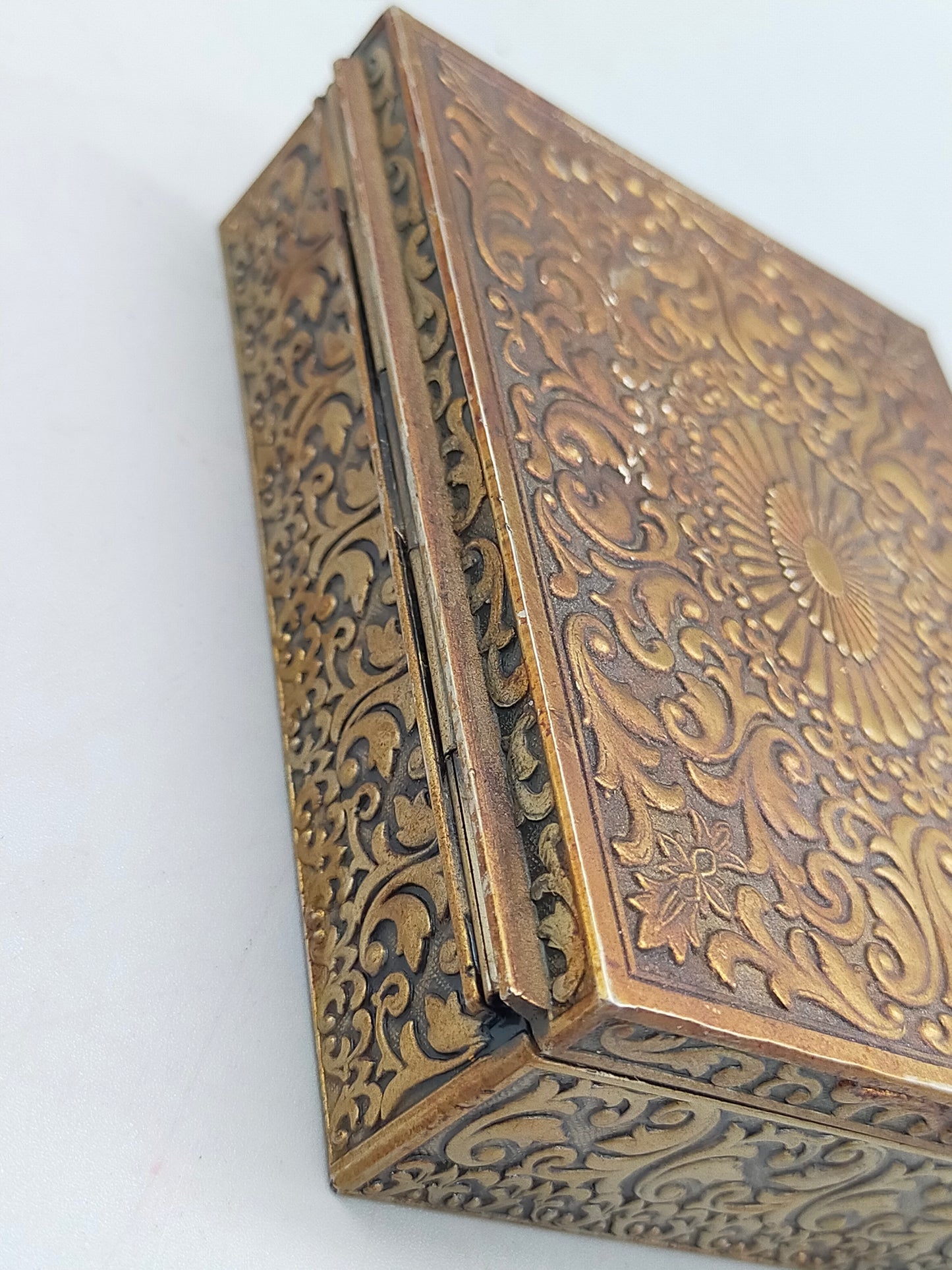 Antike Schatulle mit Ornamenten Vintage Messingdose