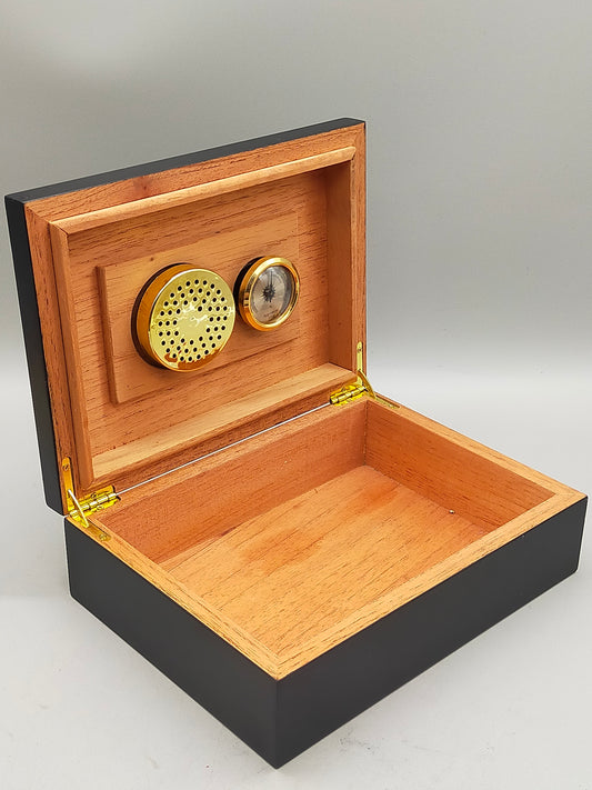 Hochwertiger TCM Zigarren Humidor aus Holz