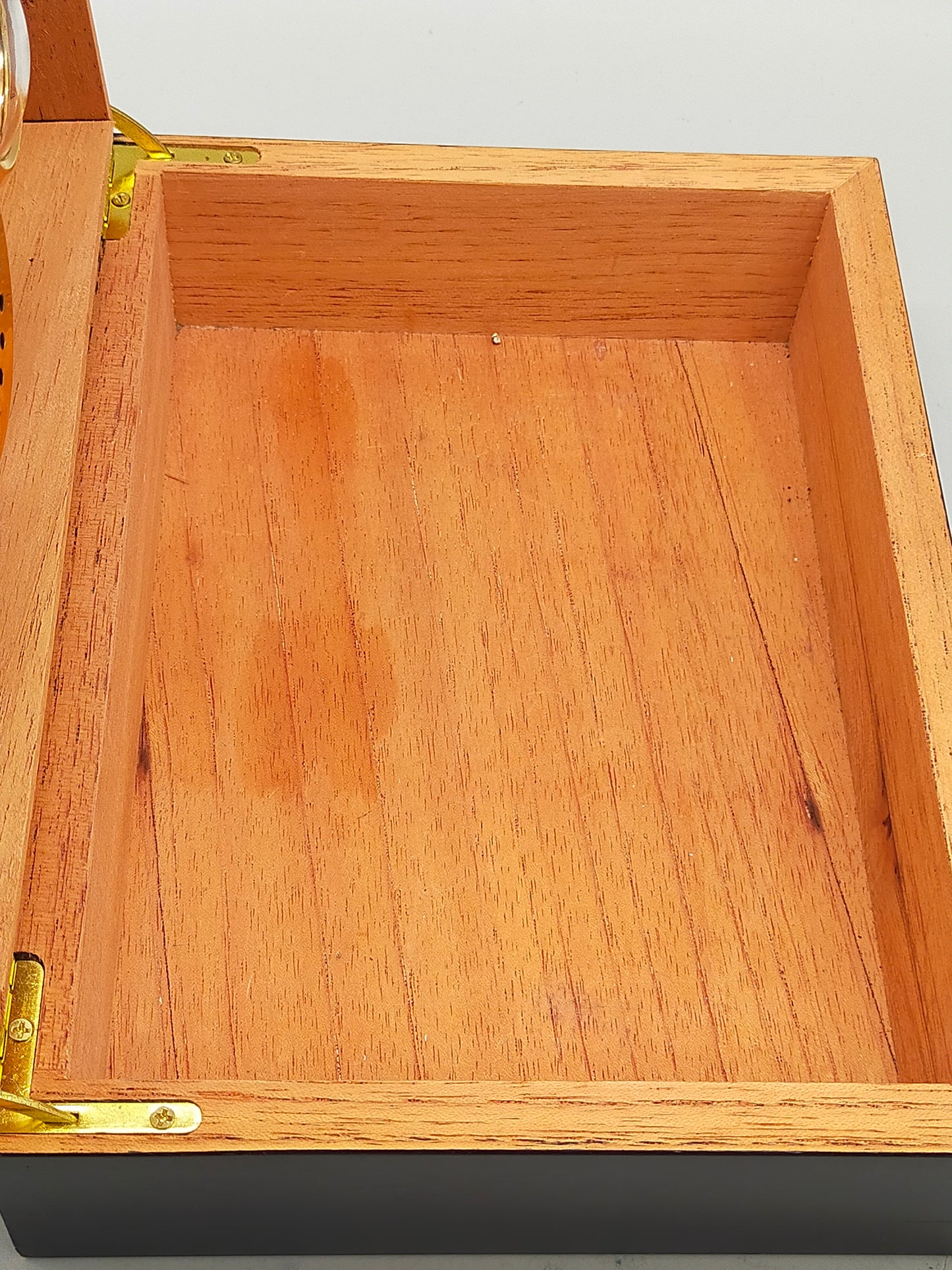 Hochwertiger TCM Zigarren Humidor aus Holz