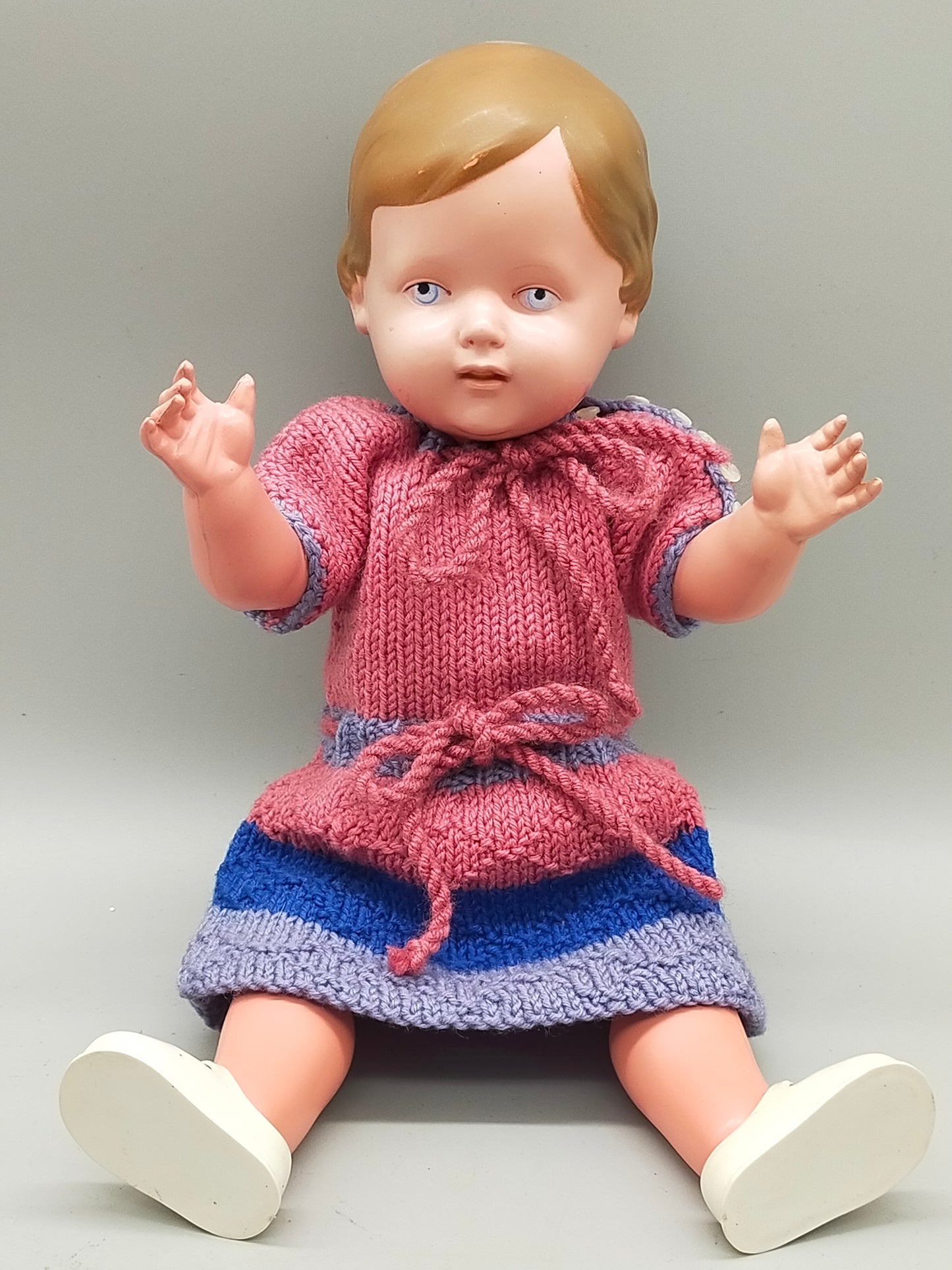 Vintage Schildkröt Klassische Puppe mit Strickkleid
