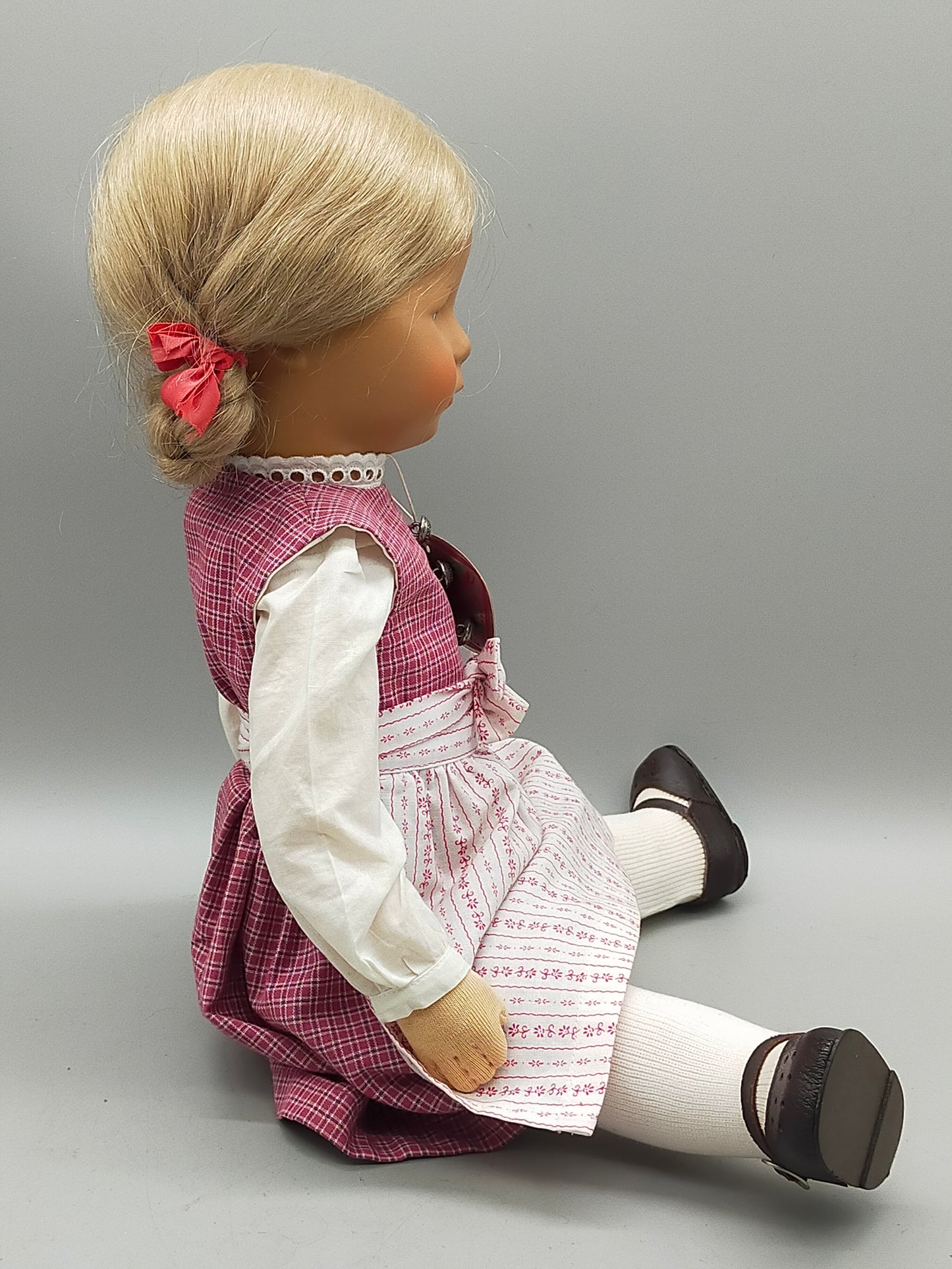 Original Käthe Kruse Stoffpuppe mit traditioneller Kleidung