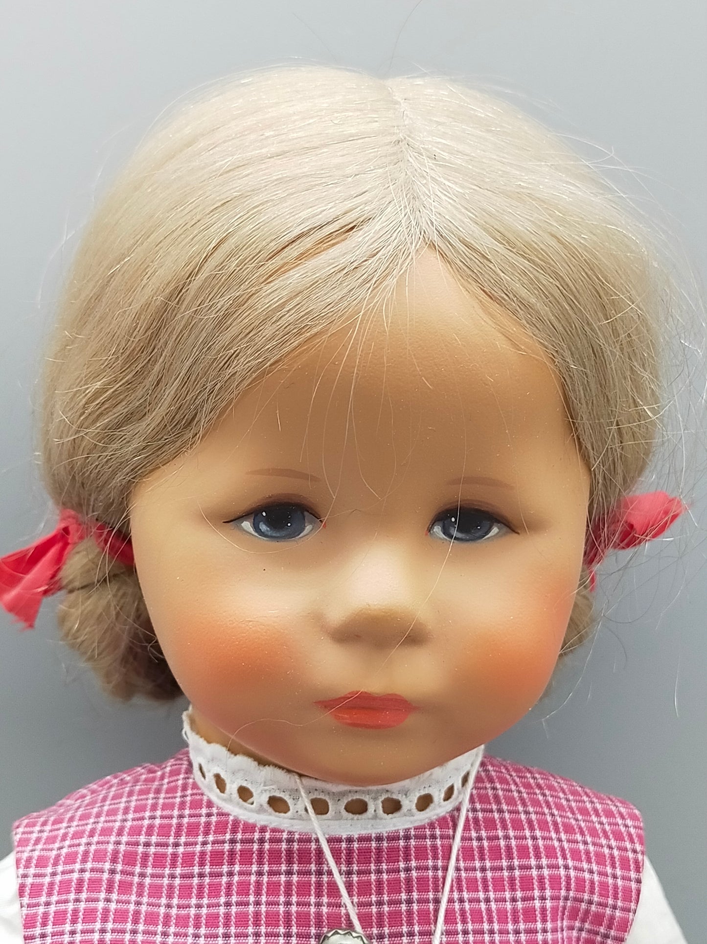 Original Käthe Kruse Stoffpuppe mit traditioneller Kleidung