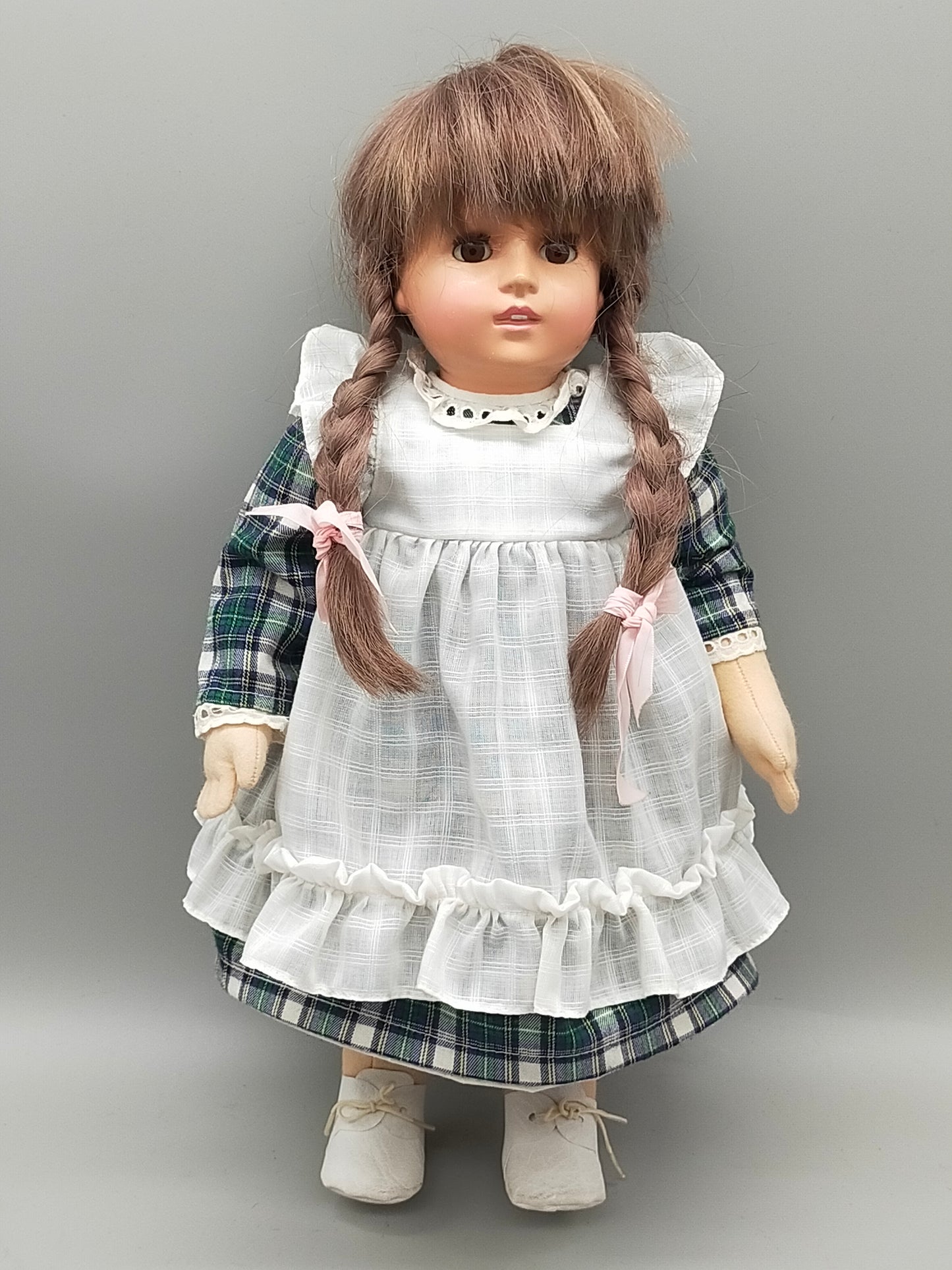 Charmante Vintage Stoffpuppe mit Zöpfen
