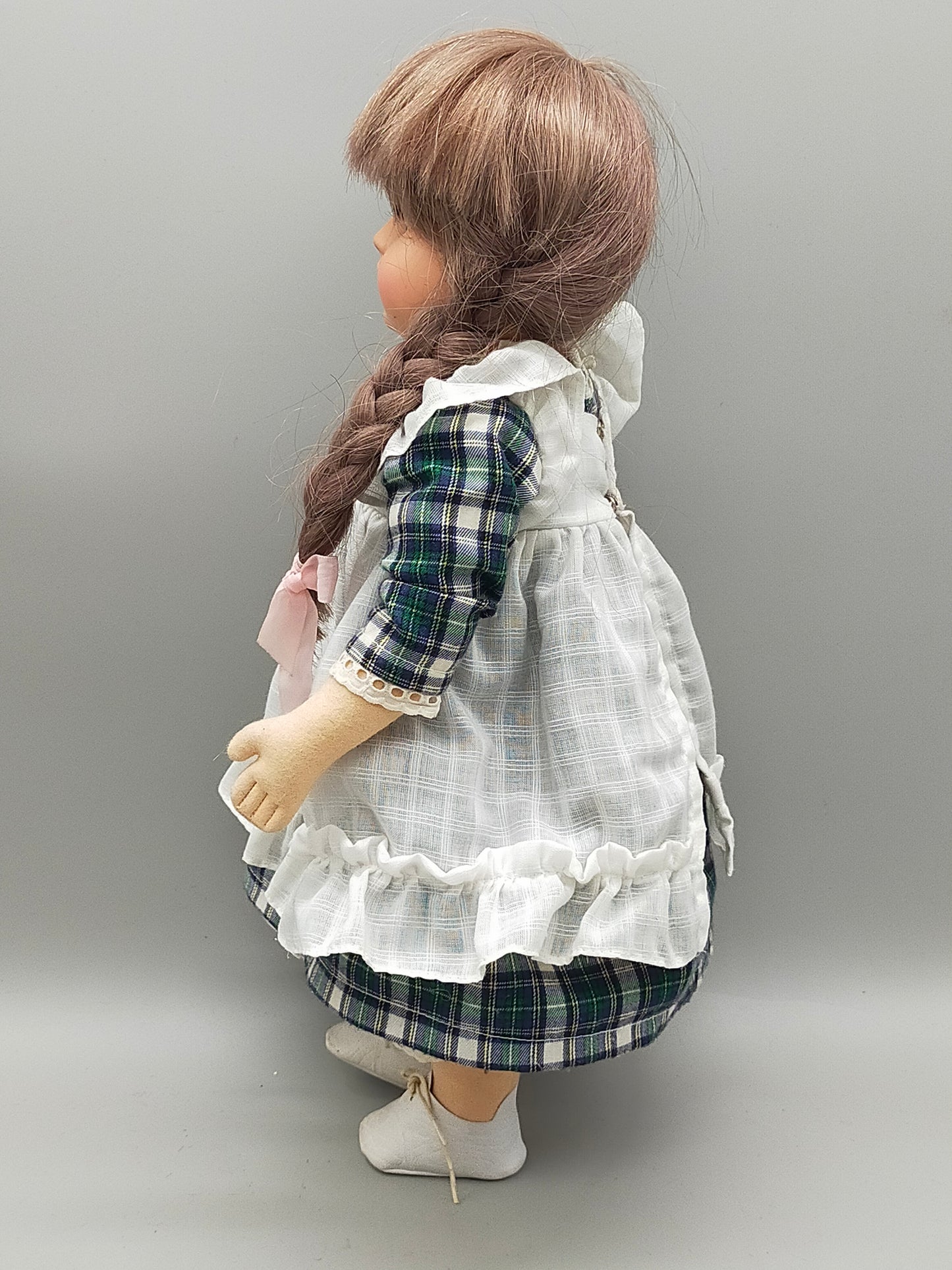 Charmante Vintage Stoffpuppe mit Zöpfen
