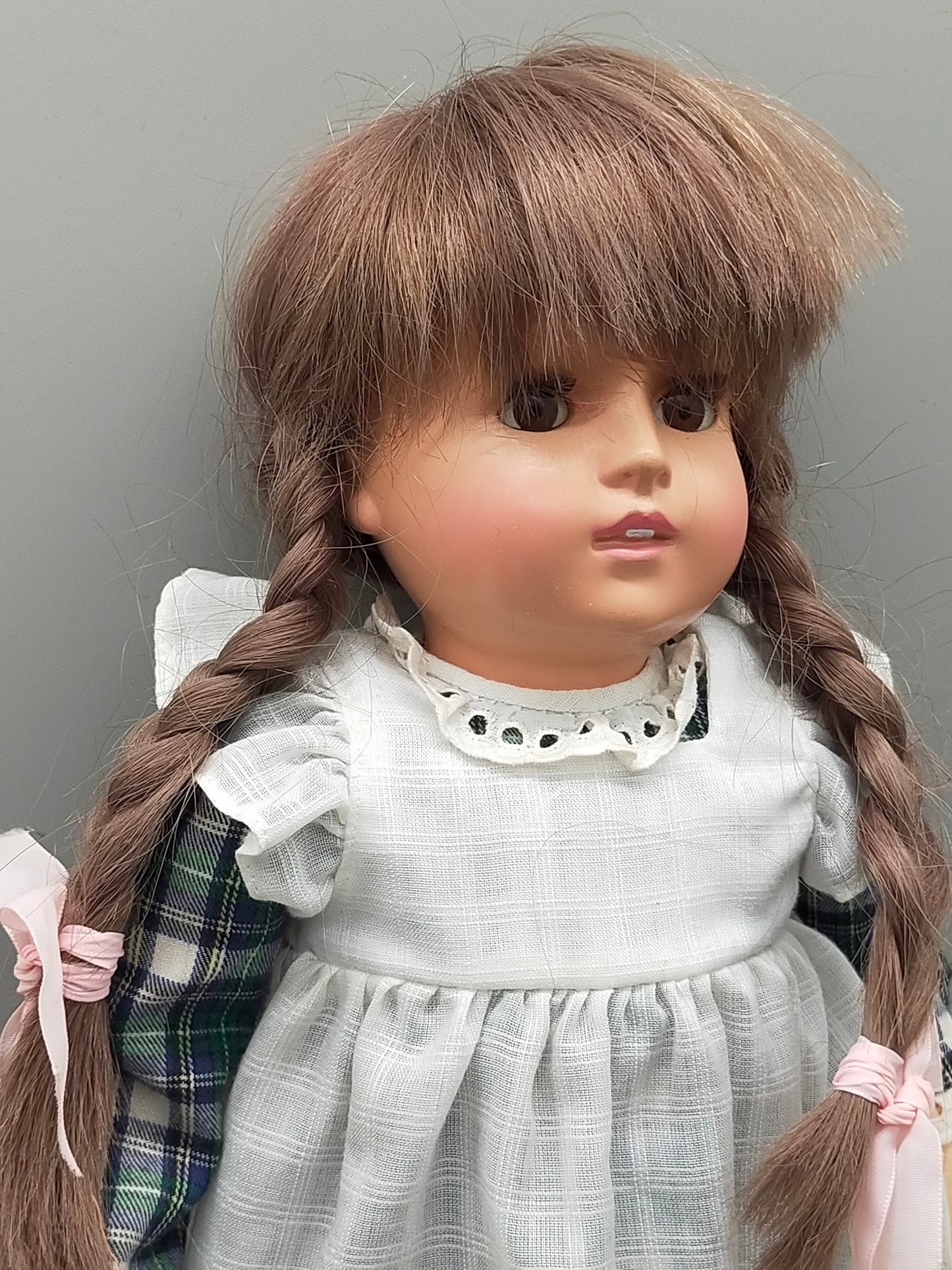 Charmante Vintage Stoffpuppe mit Zöpfen