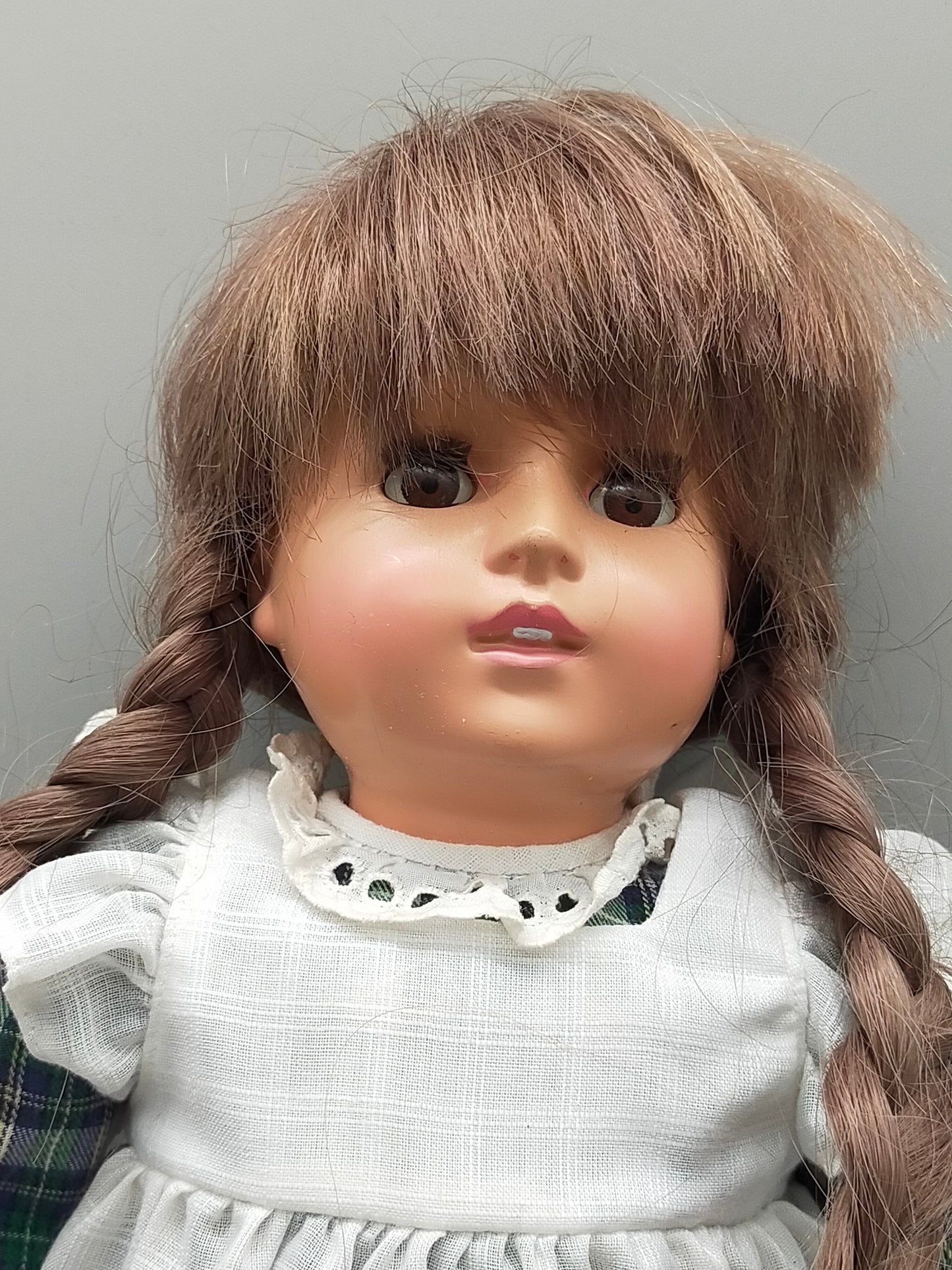 Charmante Vintage Stoffpuppe mit Zöpfen