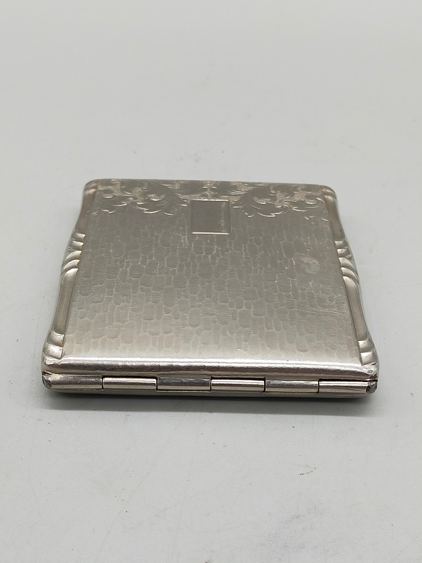 Vintage Zigarettenetui mit Hammerschlag und Ornamenten